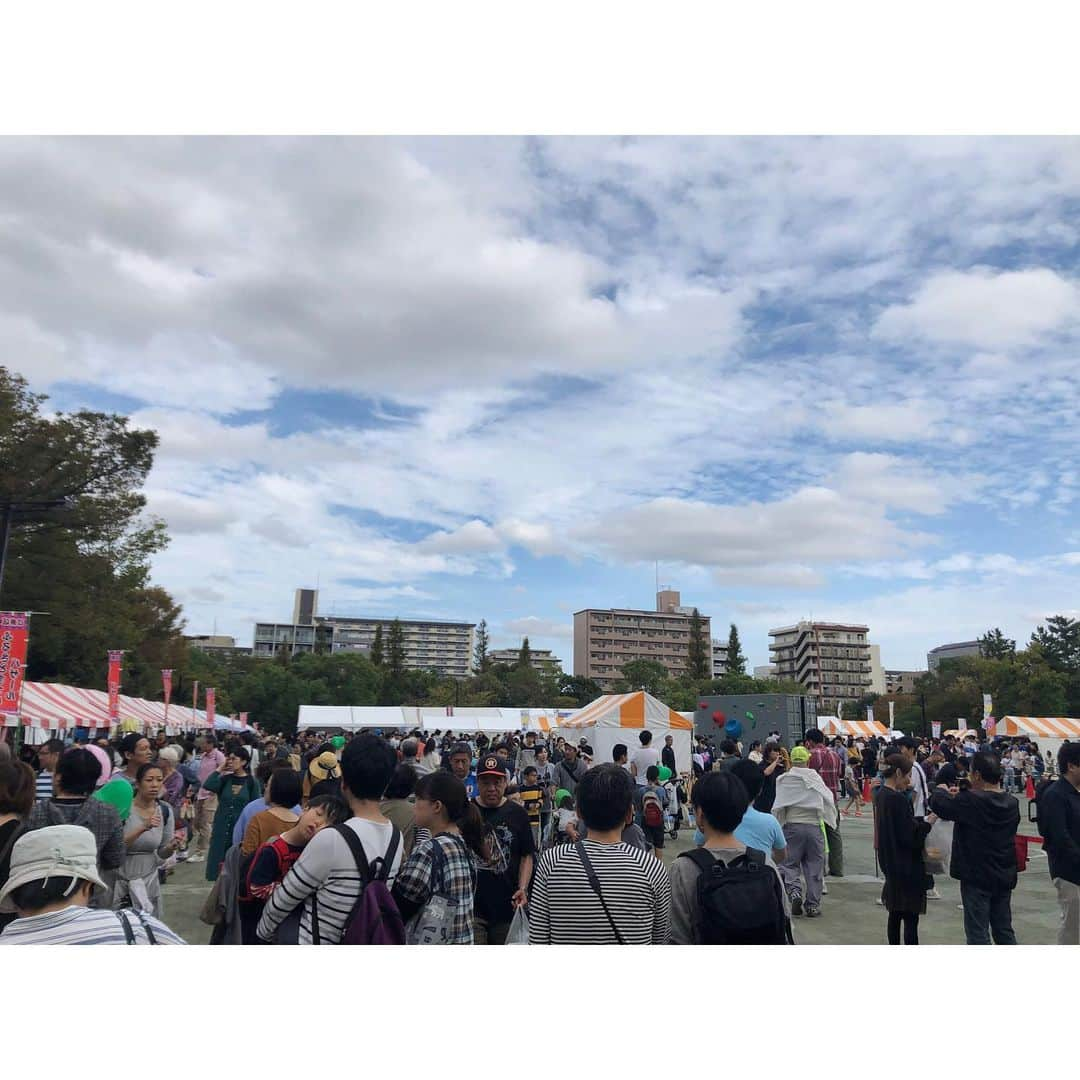 大場美和さんのインスタグラム写真 - (大場美和Instagram)「KOTOスポーツキャラバン to 東京2020 in 江東区民まつり中央まつり 江東区は、東京五輪・パラリンピックの会場数が全国で一番多い都市だそう。そんな江東区のおまつりで、クライミングの体験スペースがありました！19日はリード、20日はボルダリングの体験ができて、たくさんの方が楽しく登ってました！ これを機に、オリンピックでクライミングも注目して見てくれる人が増えますように！ #東京2020 #江東区　#まつり #tamadic #evolv #adidas #pamo #浜崎治療院」10月20日 20時19分 - miwa_oba