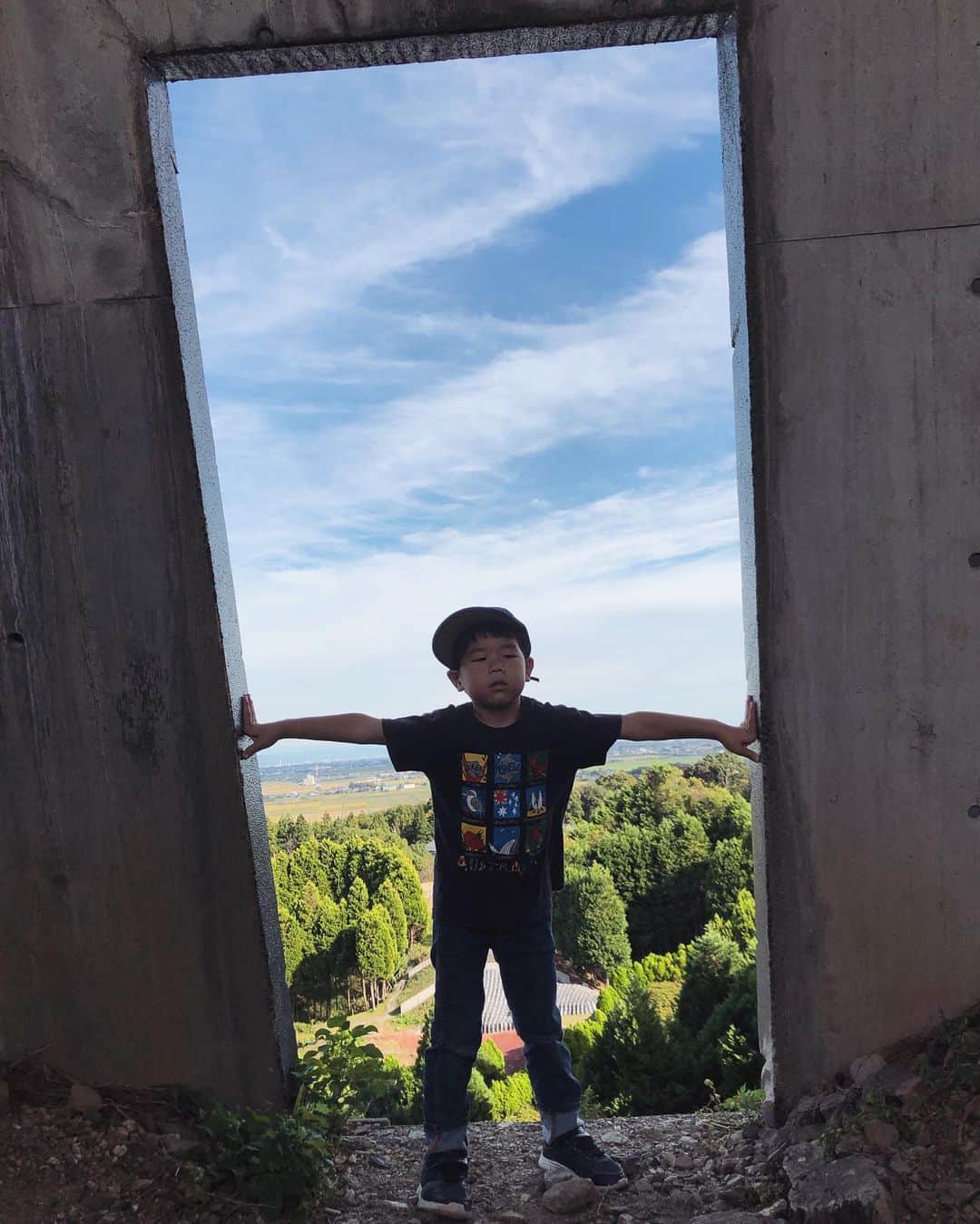 azumyのインスタグラム：「岐阜の「養老天命反転地」へ行ってきましたー。日本一危険な公園と呼ばれるだけのことはありますね。楽しくて危険！」