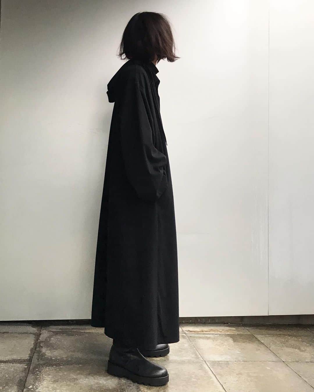 ラッド ミュージシャンさんのインスタグラム写真 - (ラッド ミュージシャンInstagram)「パーカーを羽織っても。 ・ ・ ・ ・ ・ ・ ・ ・ ・ ・ ・ ・ ・ ・ ・ #ladmusician #kimono #kimonostyle #kimonodress #kimonofashion #black #monotone #mode #tokyofashion #modefashion #minimalism #minimalist #minimal」10月20日 20時31分 - ladmusician