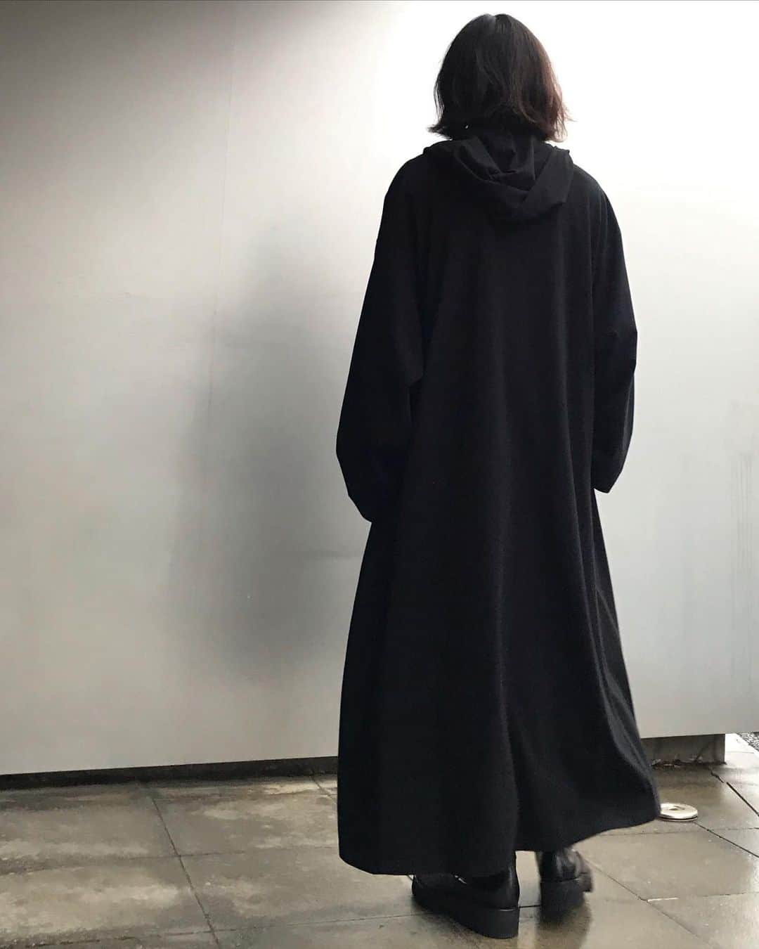 ラッド ミュージシャンさんのインスタグラム写真 - (ラッド ミュージシャンInstagram)「パーカーを羽織っても。 ・ ・ ・ ・ ・ ・ ・ ・ ・ ・ ・ ・ ・ ・ ・ #ladmusician #kimono #kimonostyle #kimonodress #kimonofashion #black #monotone #mode #tokyofashion #modefashion #minimalism #minimalist #minimal」10月20日 20時31分 - ladmusician