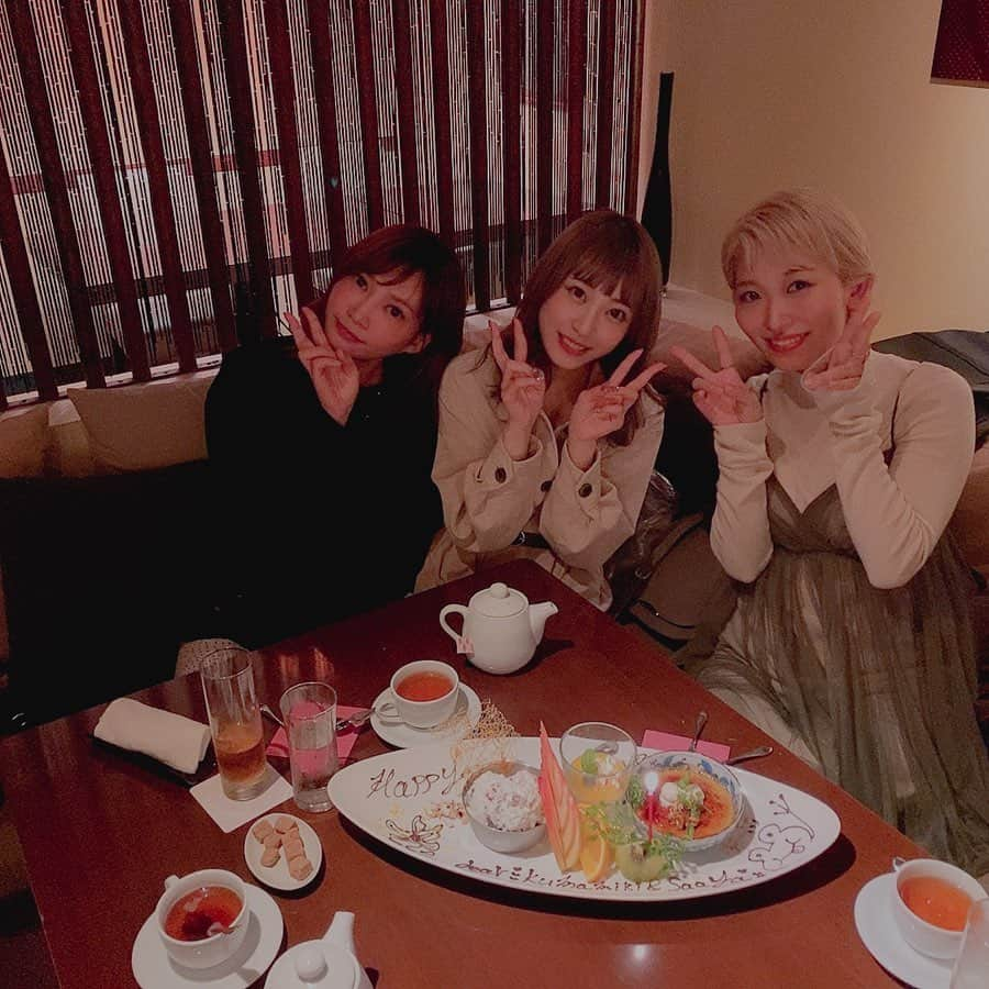 さぁやさんのインスタグラム写真 - (さぁやInstagram)「ゆうかさんとくまみきちゃんと ご飯行ってきたよ〜❤️ 予定なかなか合わずで やっと会えたのーー😍✨ いっぱい話して すっごく楽しい夜だった🥺✨ お肉もお魚も野菜もウニもスイーツもお腹いーっぱい食べた🤤」10月20日 20時39分 - saaya831