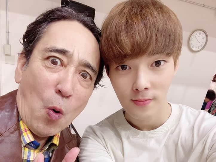 ヨンソクのインスタグラム：「햄릿 이제 곧 시작합니다!!! 아자아자 화이팅!  응원 부탁해요오! ハムレットみなさん見にきてください~~😆」