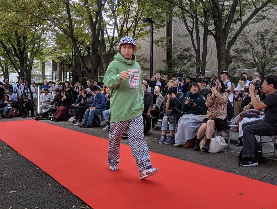 平田一喜さんのインスタグラム写真 - (平田一喜Instagram)「本日は #shibuyafashionaward #vintage2019 にて #ユキヒーロープロレス さんとのコラボでファッションショーに出演してきました❗ 割と緊張しましたが楽しかったです❗笑 手嶋さんありがとうございました！！ #プロレス #プロレスラー #professionalwrestling #Prowrestler #ddtpro #平田一喜 #kazukihirata #ファッションショー」10月20日 20時43分 - parakissk