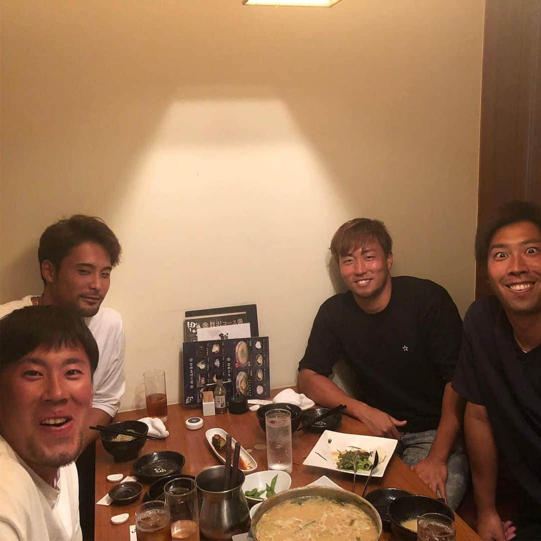 井口和朋さんのインスタグラム写真 - (井口和朋Instagram)「同級生ピッチャー４人でご飯来ましたー！ #宮崎#もつ鍋田しゅう#fighters#吉田侑樹#上原健太#西村天裕#井口和朋#フェニックスリーグ」10月20日 20時49分 - iguchi.kazutomo