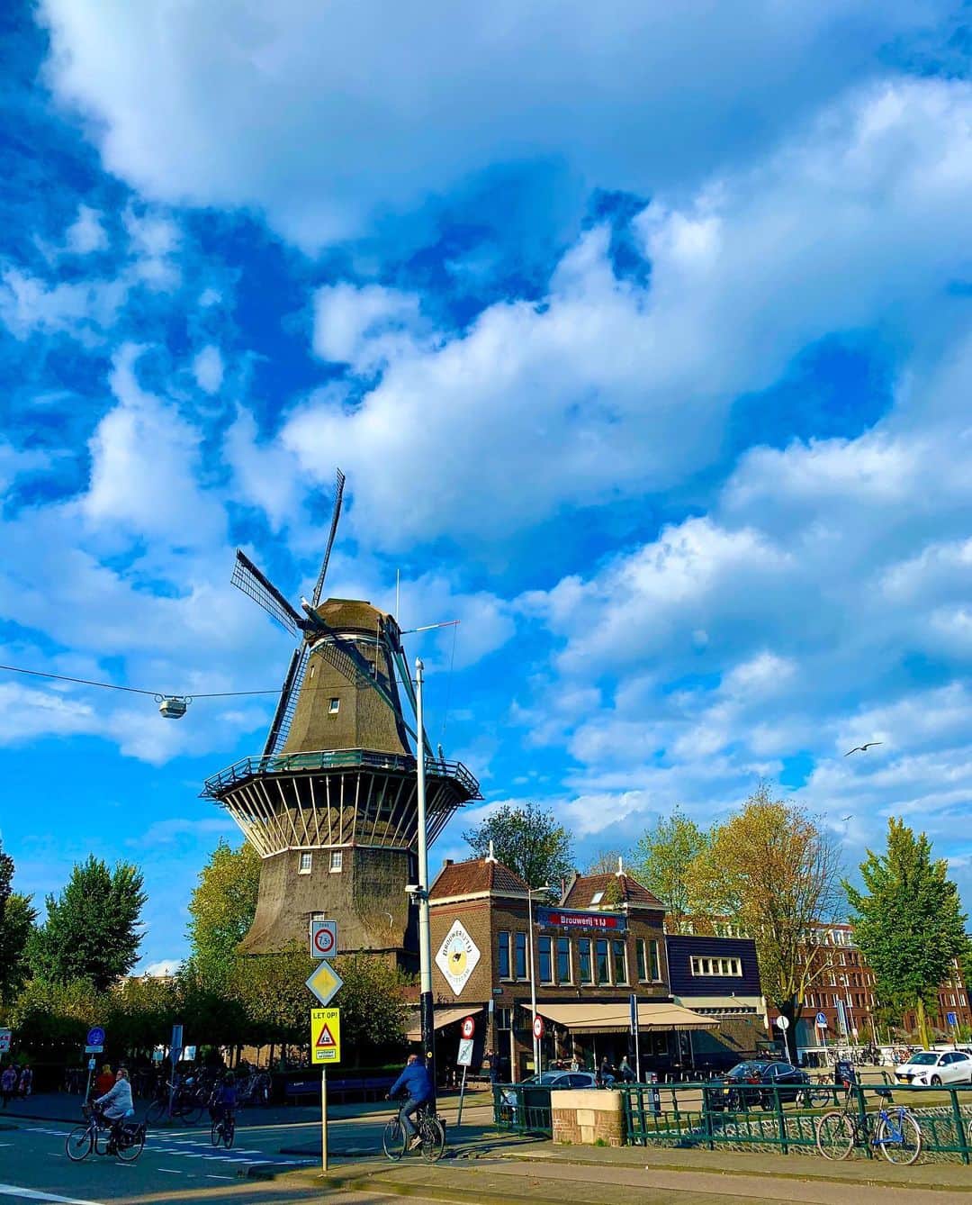 マッケンジー・モージーさんのインスタグラム写真 - (マッケンジー・モージーInstagram)「if I were to dream up a city, it would look a whole lot like you 💤🖌💙 . . . #travel #wander #Amsterdam #Netherlands」10月20日 20時50分 - mackenziemauzy