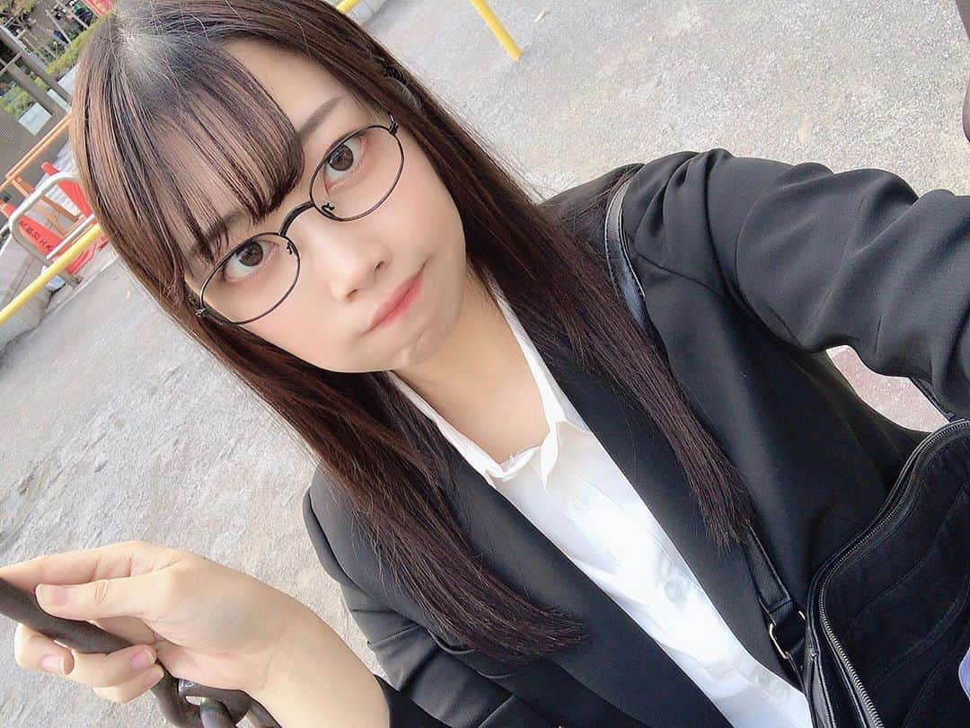 西井綾音のインスタグラム：「. 新人OLのあやねちゃんです👓💓 . . . . Please follow me 💓💓 . . . . . . . . #西井綾音 #スーツ女子 #スーツ #コスプレ #コスプレイヤー #インスタグラビア #撮影会モデル  #ビジョビ #スーツコーデ #ガールズプレス #ビジョ図鑑 #キューティー #cosplay  #cosplaygirl #cosplayer  #idol #animecosplay #kawaii #kawaiigirl  #japanesegirl #model #anime  #lfl #likeforfollow #l4l #角色扮演  #动漫 #코스프레 #性感」
