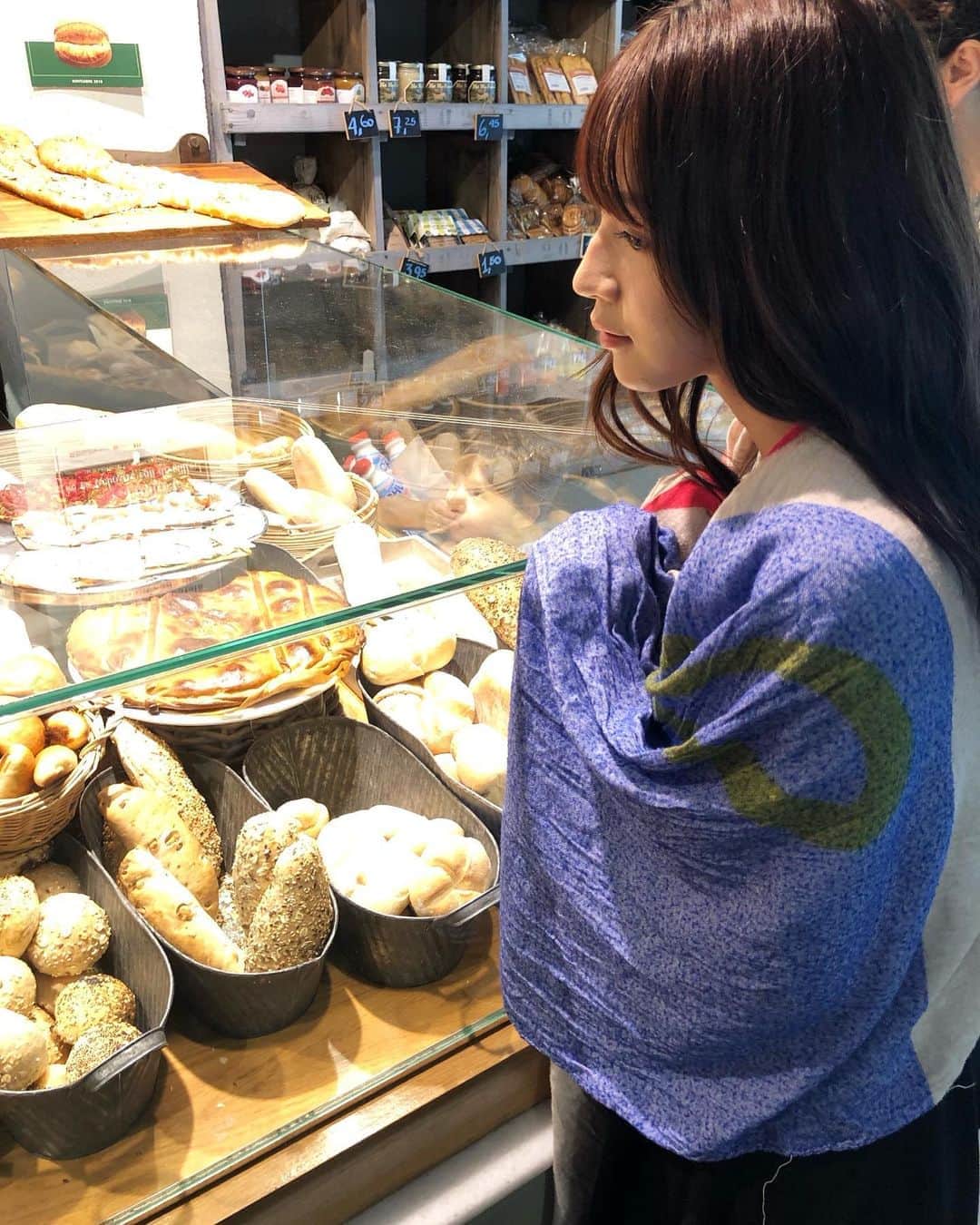 傳谷英里香さんのインスタグラム写真 - (傳谷英里香Instagram)「.﻿ ﻿パンもご飯も大好きダ。﻿ ﻿ みんなは🥖or🍚どっち派ですか？☺︎﻿ ﻿」10月20日 21時12分 - erika_denya