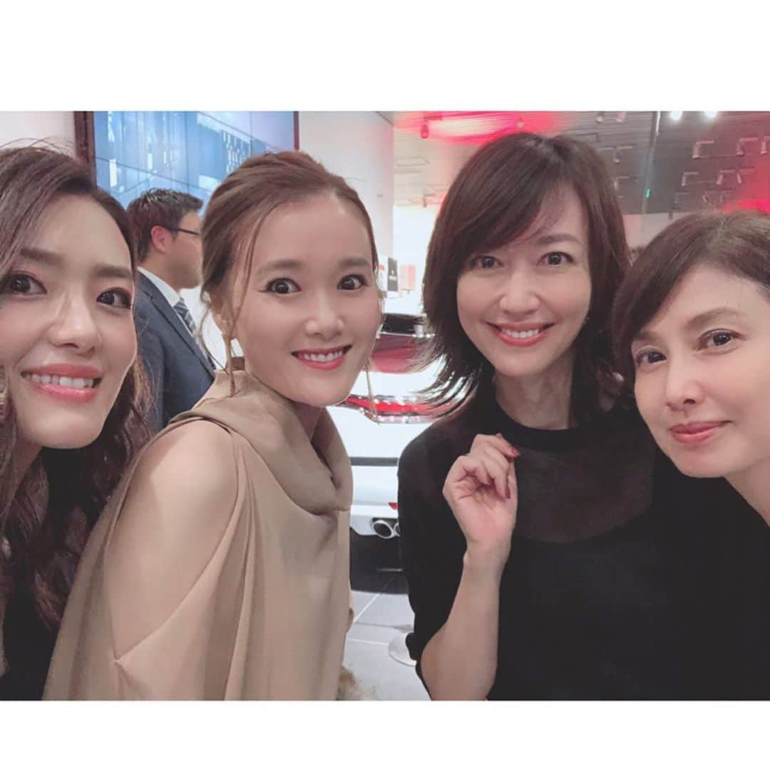 沢希理寿さんのインスタグラム写真 - (沢希理寿Instagram)「先日同期の#ひのあんじ ちゃんと #とよた真帆 さんにお招きいただき素敵なレセプションパーティーに参加させていただきました。  真帆さん初めてお会いしましたがとても美しく気さくで思い描いていた通りの方でした😍✨✨ 尊敬する大好きな女優さん#森口瑤子さんにもお会いできて嬉しかったです！ 瑤子さんはいつお会いしても本当にお美しい😍  芸能人の方が沢山いらして完全にミーハーな私たちでした😂💦 明日からAlma de Tango 頑張ります！！ #champagnecarbon  #シャンパンカーボン #ポルシェ @fidoinc #カーシェアリング #アルゼンチンタンゴ」10月20日 21時07分 - rizu_sawaki