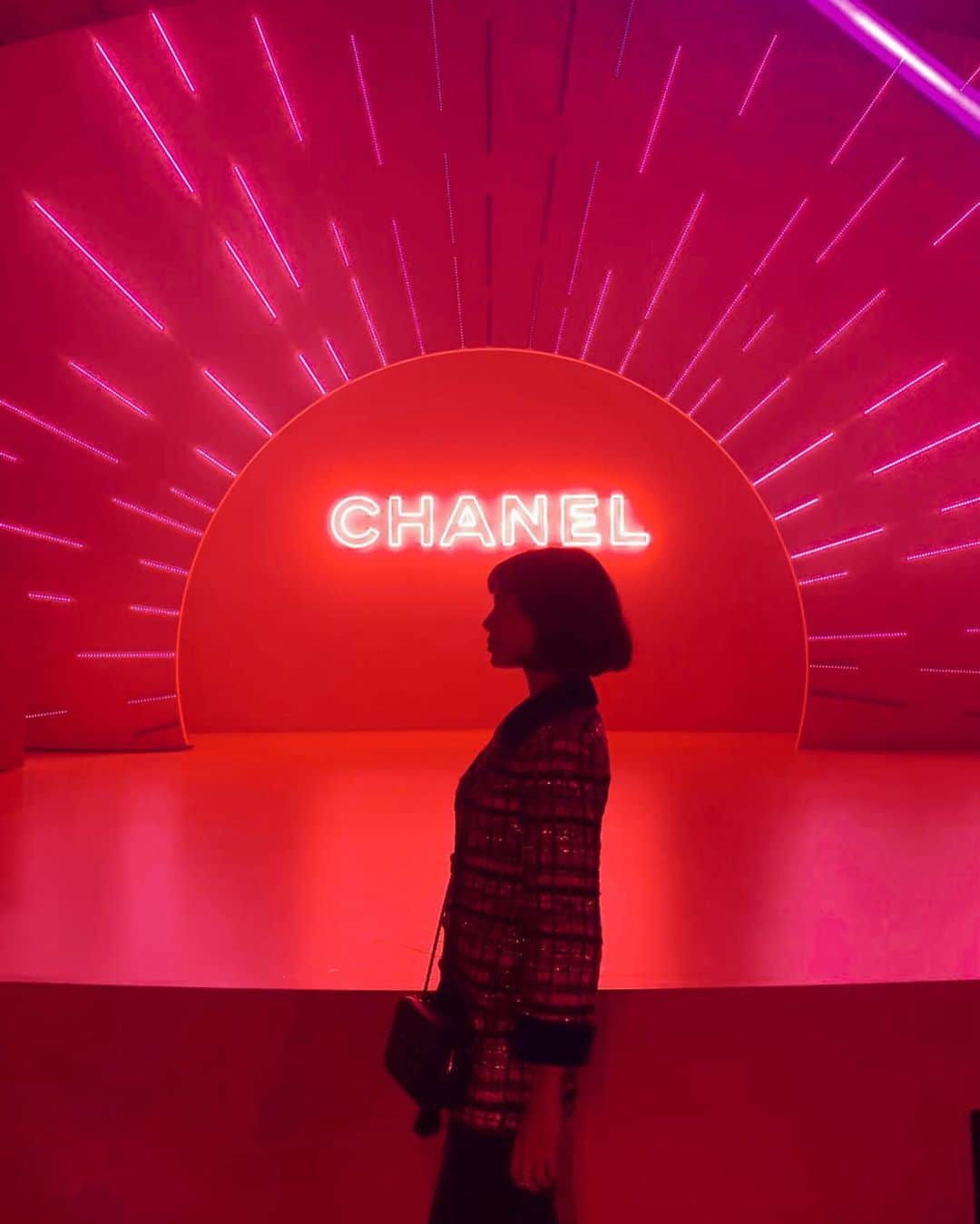 大屋夏南さんのインスタグラム写真 - (大屋夏南Instagram)「CHANEL night 🌹 美しすぎる展示でした✨絶対に行く価値あり❣️期間中にもう一回行きたい🦋 ・ ・ #mademoiselleprive #シャネルマドモアゼルプリヴェ」10月20日 21時13分 - __kana_oya__