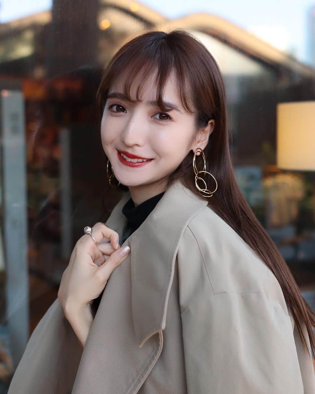 平木愛美のインスタグラム：「【チャリティーフリマ開催！！！】 . １１月９日（土）🕊⚪️ 被災された地域の復旧支援の為、チャリティーフリマを開催することになりました！売上金の一部を日本赤十字社を通し義援金として寄付致します。  先日の台風１９号、ニュースで知る被害の大きさ。このあいだおこなったインスタライブでは、職場が被害に遭い仕事ができないというお言葉も頂きました。涙  そして以前から、私にとっても故郷である岡山県での西日本豪雨被害の時や、先月の千葉の台風被害など、自然災害。これまでも何かしたい！と感じつつ、なかなか行動にうつせずもどかしい思いだったのですが…今回お友達が企画してくれたこの復旧支援フリマにお誘い頂いて、すぐに参加を決めました！ こうしてる今も復旧作業を現地で頑張られている皆様。 本当は実際に現地に訪れたいのですが、まずは微力ながら自分のできることから。 被災地に１日も早く平穏な日々が戻りますように。  皆さんがフリマに足を運んでくださることも、支援に繋がるので、是非、遊びにいらしてください💐 義援金募金のみも受け付け予定です！ . 当日は皆さんとただただ楽しい時間を過ごせたらなと思っております！ 直接お会い出来る久しぶりの機会なので、わたしも楽しみです。お喋りしたり、しましょう💞 . 【CHARITY FLEA MARKET】 ●日時  11/9 (土)  12:00-17:00 ●会場　STUDIO501 ●住所　東京都品川区大崎5-4-12-1F  #チャリティーフリマ #フリーマーケット #フリマ #freemarket #prayforjapan #tokyo」