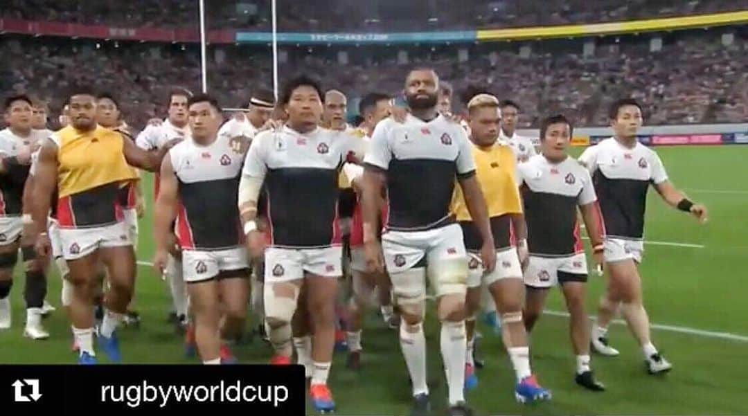 安倍晋三さんのインスタグラム写真 - (安倍晋三Instagram)「日本代表の皆さん、たくさんの感動をありがとう。夢のような一ヶ月間でした。堂々たるベスト8。アジアで初めて、ここ日本で開催されたワールドカップで、世界の強豪たちを相手に日本の実力を示してくれた皆さんを、大いに誇りに思います。ありがとうございました。 . #rugby #rugbyworldcup #ラグビー #ラグビーワールドカップ #ラグビー日本代表 #🇯🇵 #感動をありがとう #🏉 #oneforall #allforone #noside #ノーサイド @shinzoabe @rugbyworldcupjp . #Repost @rugbyworldcup with @get_repost ・・・ Incredible atmosphere as Michael Leitch leads his team in to the changing room ahead of a massive quarter-final at #RWC2019 #JPNvRSA #WebbEllisCup」10月20日 21時30分 - shinzoabe