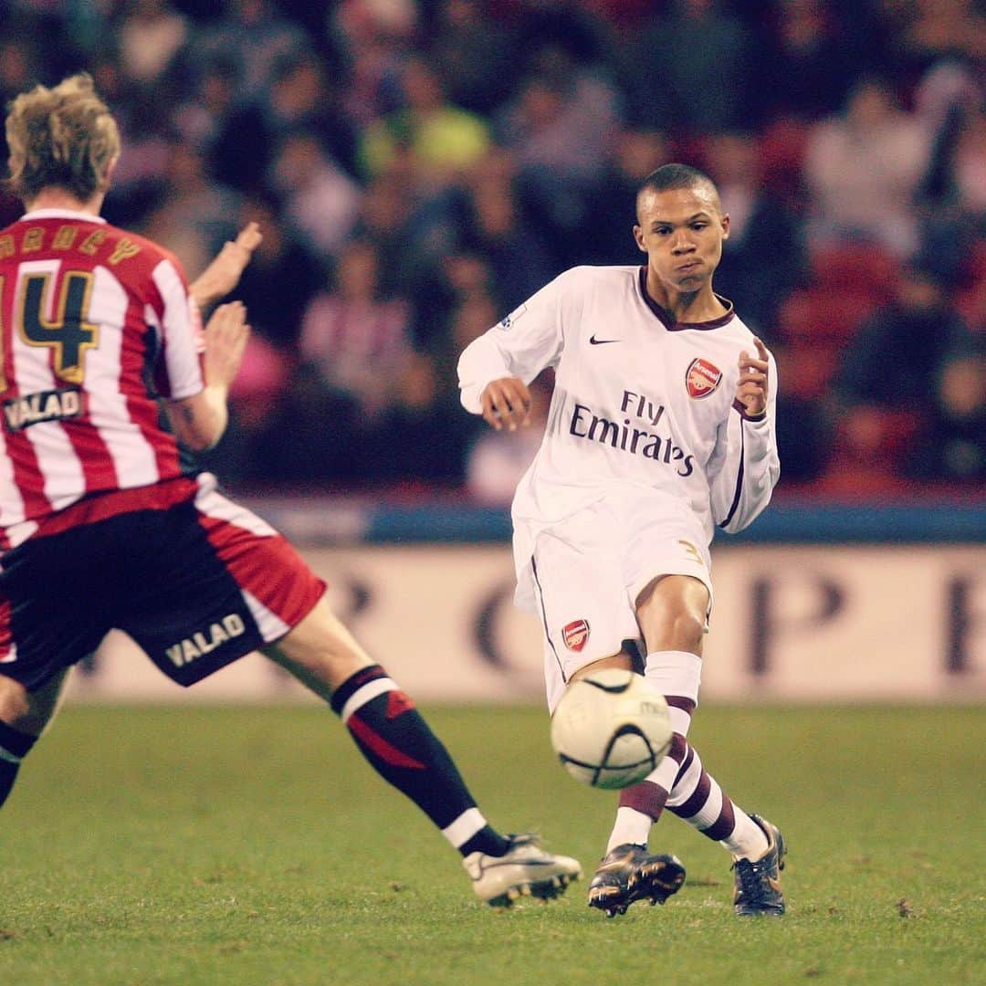 アーセナルFCさんのインスタグラム写真 - (アーセナルFCInstagram)「⏮ throwing it back to our last visit to Bramall Lane in October 2007. A 3-0 win in the Carling Cup.  #Arsenal #AFC #SHUARS #Walcott #Bendtner #Denilson #Eduardo #Gibbs #Diarra」10月20日 21時25分 - arsenal