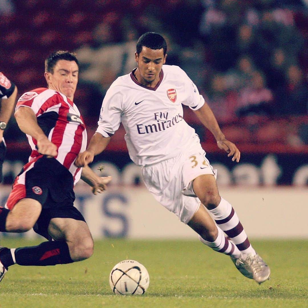 アーセナルFCさんのインスタグラム写真 - (アーセナルFCInstagram)「⏮ throwing it back to our last visit to Bramall Lane in October 2007. A 3-0 win in the Carling Cup.  #Arsenal #AFC #SHUARS #Walcott #Bendtner #Denilson #Eduardo #Gibbs #Diarra」10月20日 21時25分 - arsenal