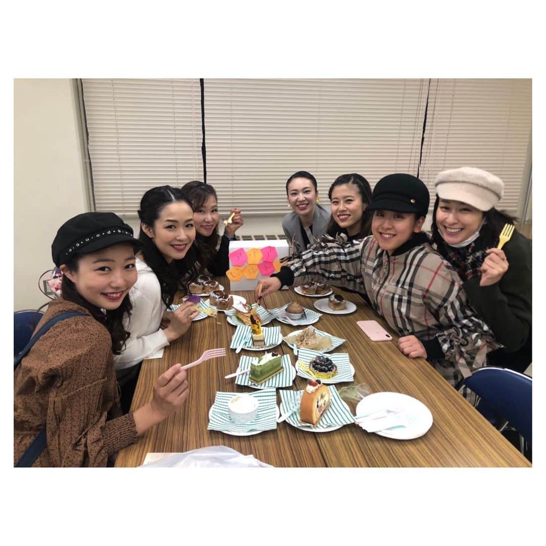 今井遥のインスタグラム：「﻿ サンクスツアー青森公演、無事に終わりました！﻿ ありがとうございました💐﻿ ﻿ ﻿ 夕食のメニューがどれも大迫力で、とっても美味しかったです😋﻿ マグロの中落ちを始めてスプーンで食べました😳✨﻿ ﻿ ﻿ 次は京都公演です⛸﻿ ﻿ ﻿ #浅田真央サンクスツアー ﻿ #maotour #青森」