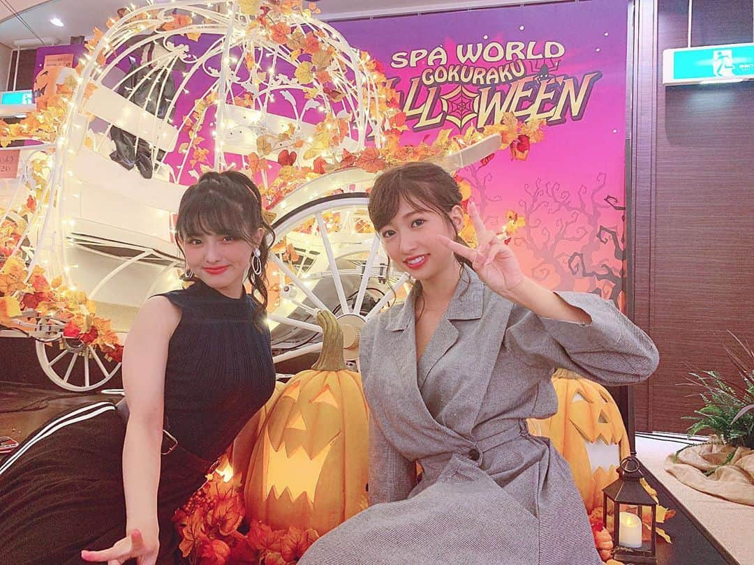 大貫彩香さんのインスタグラム写真 - (大貫彩香Instagram)「大阪イベントありがとう 御座いました🌸🎃 25人の大所帯！  オフ会は私服♡ 衣装は @17kg_official の ワンピース🎃  イベント中もどこのですか？ とよく聞かれたので！  可愛い子に褒められ嬉しいね💓  ウエストマークされていて シルエットが綺麗。 丈感背の小さい子にも おすすめです！！ (因みに私は157cm )  グラビアしていて 胸お尻出っ張っていると シルエットは本当に 大事で気にするところです！✨」10月20日 21時32分 - sayaka_oonuki