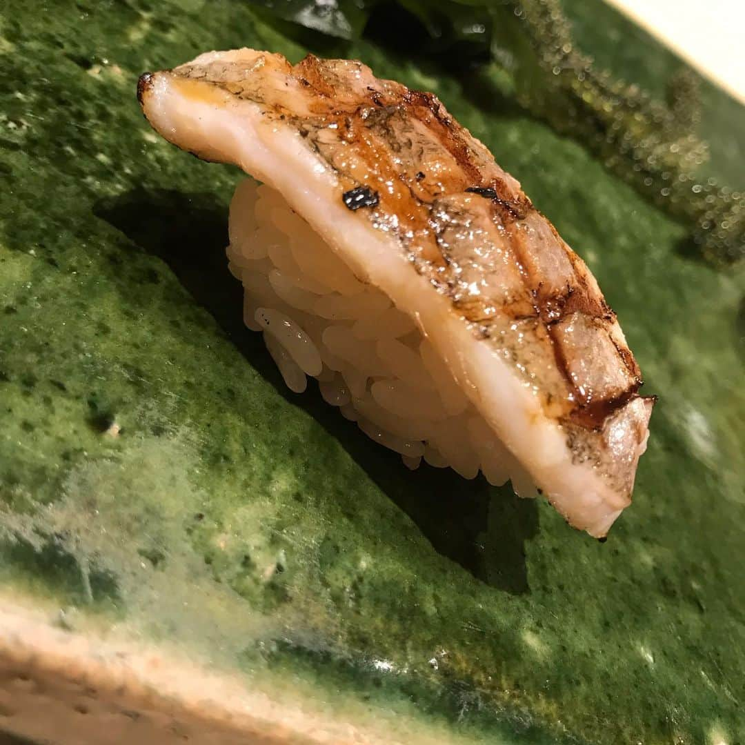 ririさんのインスタグラム写真 - (ririInstagram)「まったり日曜日は 大好きな #お寿司 🍣と 過ごしました❤️😌❤️ すし匠  齋藤美味しかったヽ(；▽；) また行きます‼️‼️ 予約来年しか 取れなかったけど😭 待ち遠しい...💓 うぅ....🤤 #love #happy #sushi #うに #ウニ #寿司」10月20日 21時47分 - riri.ribon