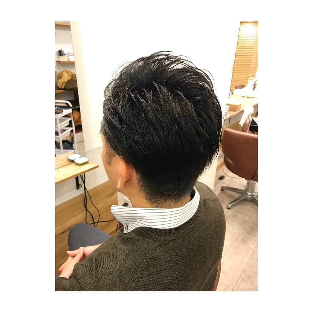 Dcolorさんのインスタグラム写真 - (DcolorInstagram)「メンズツーブロ✨ 僕自身が刈り上げ大好きなので刈り上げ人口増やしてます(笑) 刈り上げデビューしたい方も刈り上げ上級者の方でもどんどんご相談ください✨ . . #tokyo  #azabujuban #hairsalon #hair #makeup #style #dcolor #color #麻布十番 #ヘアスタイル #ヘアカラー #メンズカット #ヘアアレンジ  #ヘアセット #美容室 #美容院 #ヘアサロン」10月20日 21時56分 - hairdcolor