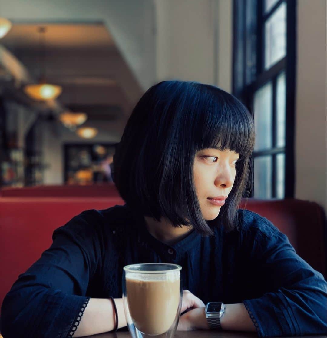 岸井ゆきののインスタグラム：「明日10/21(月)朝8：30～ NHK ラジオ第1にて 「すっぴん！」 にインタビューゲストとして出演します。 10時台での出演となります。 NHKドラマ『少年寅次郎』や12月の舞台、『月の獣』のおはなしもする予定です🌖🐅 久しぶりのラジオ！ 是非聴いてくださいね📻✨ #すっぴん #少年寅次郎 #月の獣」
