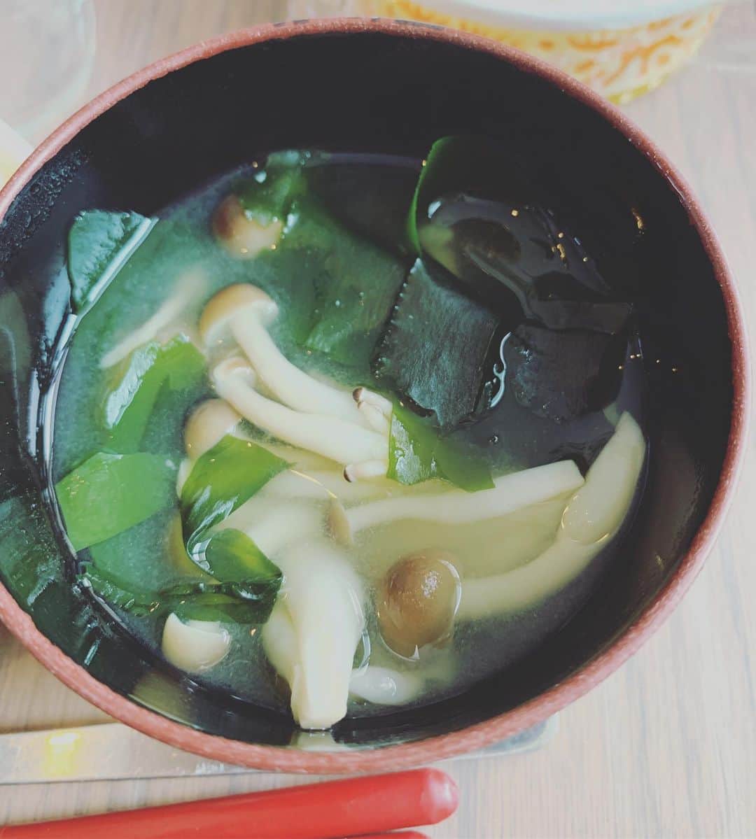 五月女ケイ子のインスタグラム：「昨日のお昼は、はるがお味噌汁作ってくれました。」