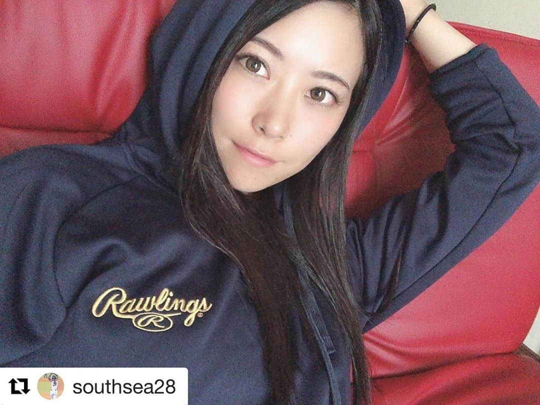 Rawlings Japanさんのインスタグラム写真 - (Rawlings JapanInstagram)「#Repost @southsea28 with @get_repost ・・・ . . さむすぎる。。 . . パーカーの季節が きましたね🎃 . . #女子プロ野球 #rawlings  #ローリングスジャパン #パーカー #お母さんありがとう #観てる @rawlings_japan_llc」10月21日 8時03分 - rawlings_japan_llc