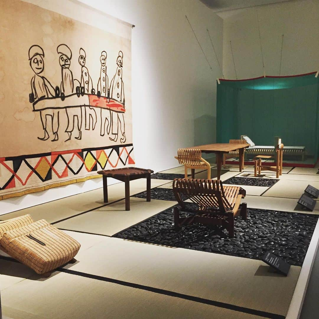 大森美希さんのインスタグラム写真 - (大森美希Instagram)「Charlotte Perriand à la Fondation Louis Vuitton ❤️❤️❤️ #charlotteperriand #fondationlouisvuitton #architecture #design #interiordesign #furniture #photo #picture #exposition #expoparis #art #designer #シャルロットぺリアン #建築 #建築家 #デザイナー #パリ #パリ散歩 #パリところどころ #パリ生活 #海外生活 #アート #写真 #インテリア」10月21日 8時17分 - mikiomori_