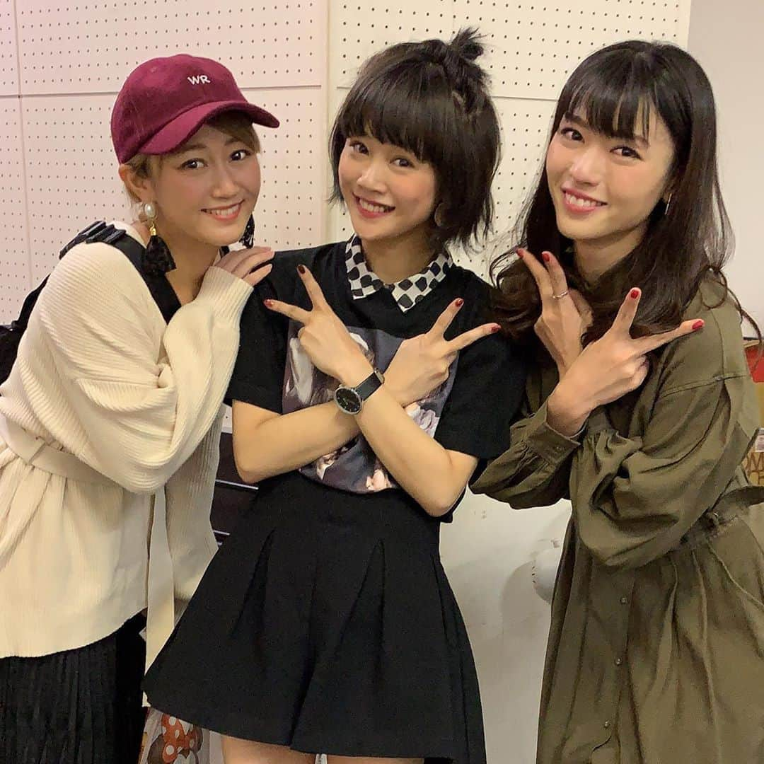 矢島舞美さんのインスタグラム写真 - (矢島舞美Instagram)「. #新垣里沙 さんのバースデーイベントを観に行ってきました！！なんて温かい空間なんだろう、、、って涙が止まらなかったよ〜（；＿；）素敵な先輩方が近くに居てくれるから、こんな大人になりたい！って、、、ずっと背中を見てこれたんだなぁ♡会場を見渡して新垣さんの周りに素敵な人が集まる訳、こんなに温かい空気が生まれる訳、新垣さんの人柄あってこそだなぁ♡って思いました(T ^ T)改めて、新垣さんお誕生日おめでとうございます♡素敵な一年にして下さい♡ . . #矢島舞美#古川小夏」10月21日 8時17分 - maimiyajima_official_uf