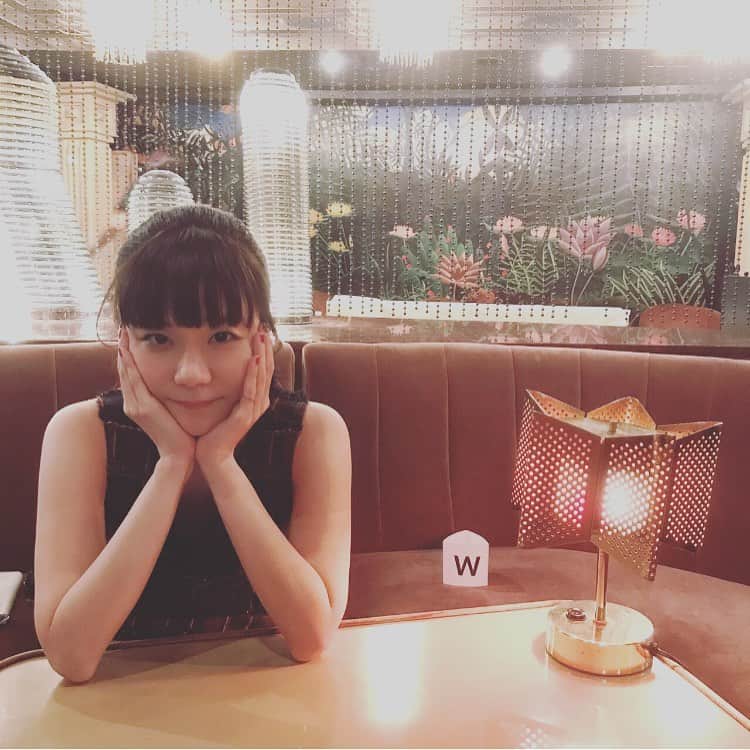 吉澤嘉代子さんのインスタグラム写真 - (吉澤嘉代子Instagram)「タクシーに乗って「月世界まで」と言う瞬間が好き」10月20日 23時43分 - yoshizawakayoko