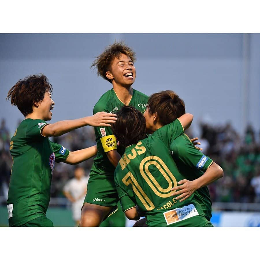 長谷川唯さんのインスタグラム写真 - (長谷川唯Instagram)「🇯🇵 逆転勝利⚽️✨ みんなの気持ちがこもった2ゴール😍 残り3試合も全力で🔥 #BELEZA . . 試合後にフランサ選手 @franca9official と📸🤩🤩🤩 W杯を見ていてくれて、今日は試合を観にきてくれました💕」10月20日 23時54分 - yui___hasegawa