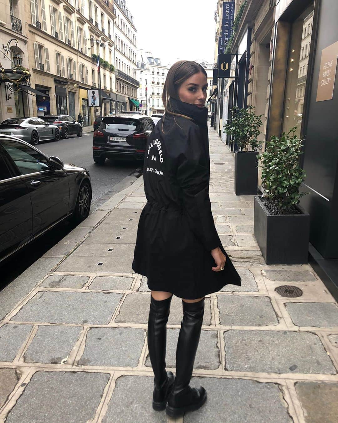 オリヴィア・パレルモさんのインスタグラム写真 - (オリヴィア・パレルモInstagram)「Strolling the streets of Paris in @karllagerfeld.」10月20日 23時57分 - oliviapalermo