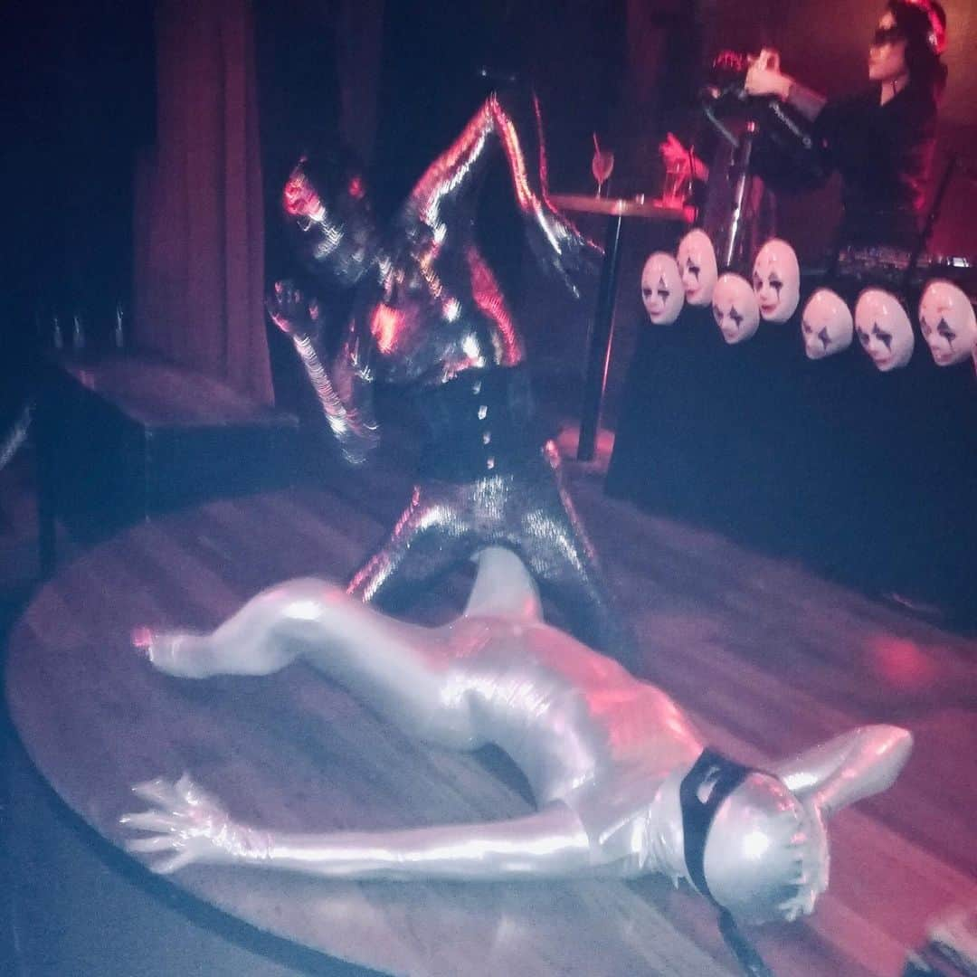 若林美保さんのインスタグラム写真 - (若林美保Instagram)「ZENTAI gogo wakamiho&makoto  #アイソトープラウンジ #gfparty #goldfingerparty #ZENTAI #gogo」10月21日 0時05分 - waka_miho