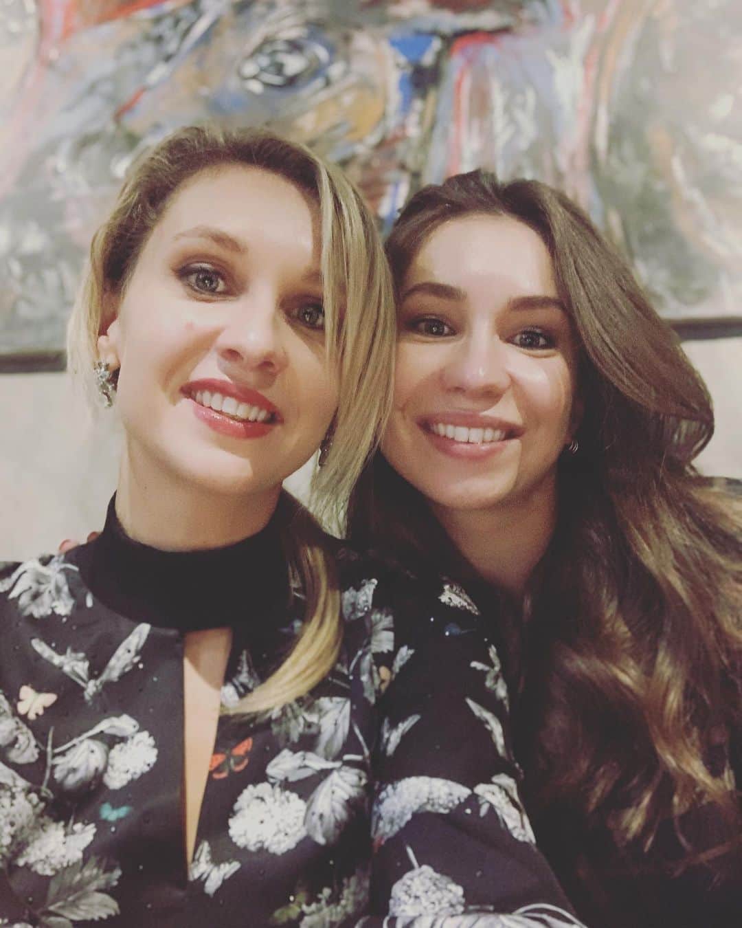 ナタリア・イーシェンコのインスタグラム：「👭#sisters #love」