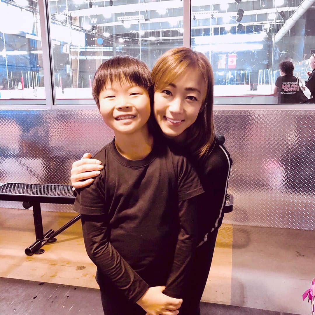 村主章枝さんのインスタグラム写真 - (村主章枝Instagram)「Kimito and me. Kimito came for watching Skate America from Ohio and we practice together.  I'm looking forward to seeing his beautiful smile at competition.  キミトと私。 キミトはスケートアメリカ観戦のため、オハイオからラスベガスに来ました。そして、合間に一緒にCNAでレッスンをしました。 いつか、世界の舞台で彼の笑顔が見られる日を楽しみにしています！ #achiveyourgoals」10月21日 0時32分 - fumie.suguri