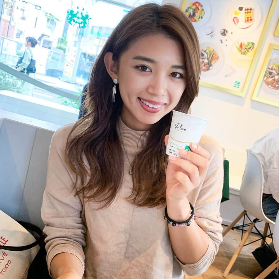 坪井ミサトさんのインスタグラム写真 - (坪井ミサトInstagram)「. . PUR NATUR BELGIUM YOGHURT CAFE へ 行ってきました✨ . 代官山駅出てすぐのお洒落なカフェです💖 . 初めてのベルギーヨーグルトは舌触りが滑らかで、 とっても食べやすかったです😌 . チョコレートとのコラボレーションが 思ったよりもサッパリしていて飲みやすく、 デザート感覚で楽しめるドリンクも魅力的でした🙇‍♀️ . サラダや他にもFOODメニューがあり お腹が空いている人にもおススメです☺️ 期間限定みたいなので 是非行ってみて下さい👍 ヨーグルト好きの私には たまらない、幸せなひと時でした🙇‍♀️ . . #ピュアナチュールベルギーヨーグルト #ベルギーヨーグルトピュアナチュール #ベルギーヨーグルト #代官山 #cafe #food #yummy #タンパク質 #fitnessgirl #fitness #run #running #野球 #野球女子」10月21日 0時44分 - misato1030