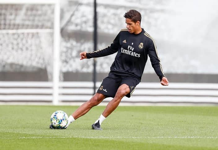 ラファエル・ヴァラーヌさんのインスタグラム写真 - (ラファエル・ヴァラーヌInstagram)「⚽️👊🏾 Training today ! #TeamVarane @realmadrid」10月21日 1時13分 - raphaelvarane