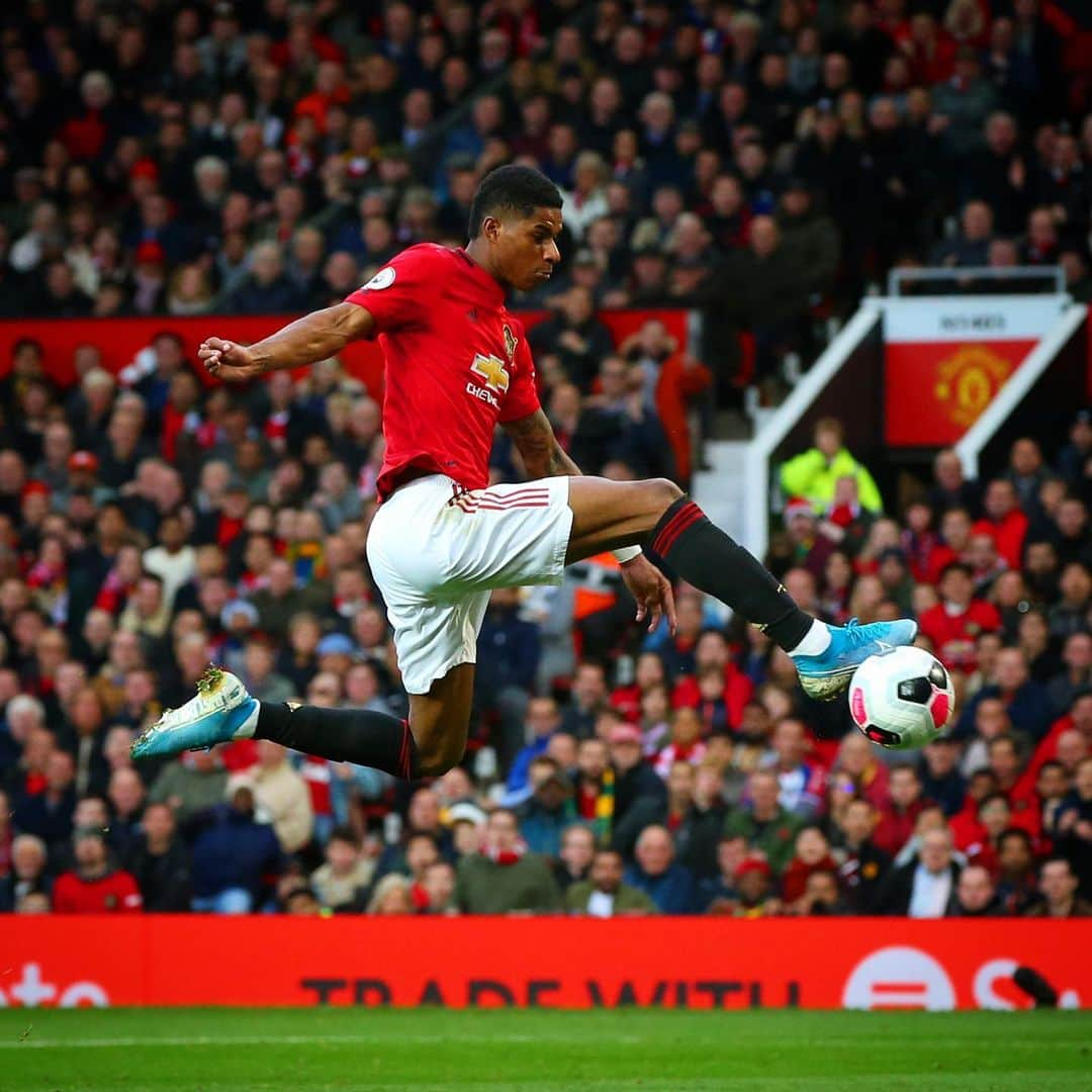 プレミアリーグさんのインスタグラム写真 - (プレミアリーグInstagram)「@marcusrashford’s the man for @manchesterunited with his 4️⃣th #PL goal of the season... . #MUNLIV」10月21日 1時23分 - premierleague