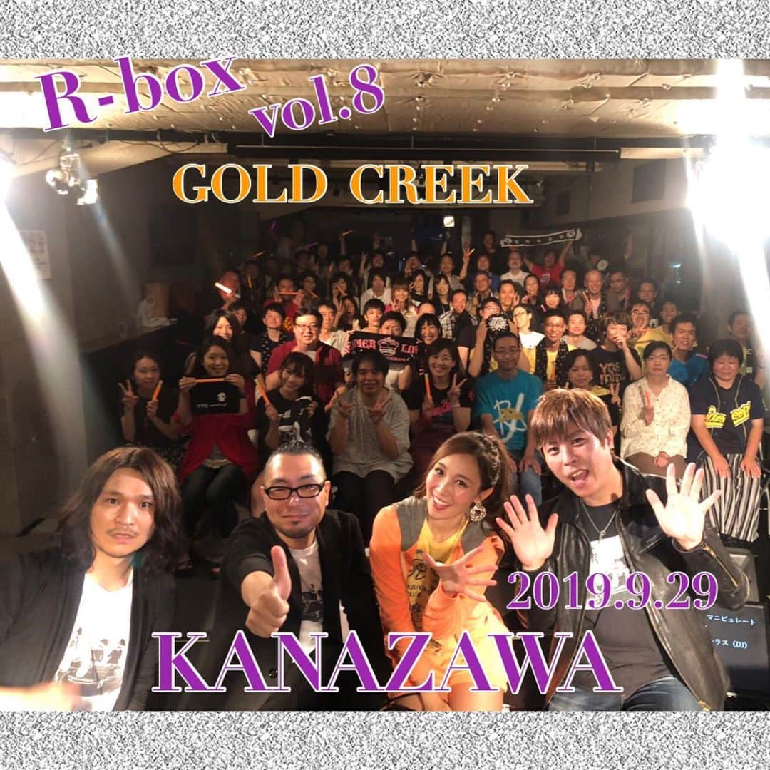 のインスタグラム：「アップが遅れましたー！🙏🙇‍♀️﻿ ﻿ 先月のR-box 金沢公演✨✨🎙﻿ お昼と夜の2回公演﻿ 暖かく、熱く、楽しい時間を﻿ みなさまありがとうございました♥️🔥♥️🔥☺️﻿ ﻿ なんとこのライブから！﻿ サイン入りプレゼントに石井くんの﻿ イラストが😆﻿ ﻿ 絵まで描けちゃうなんて﻿ ほんま多彩‼️‼️🤭﻿ ﻿ ﻿ #ライブハウス #ライブ﻿ #金沢  #一体化 #絆 #盛り上がりたい #会いたい﻿ #感謝 #リスタート ﻿ #ライブグッズ #記念﻿ #愛内里菜 改め #R として #歌手 再始動﻿ #垣内りか #垣内倶楽部 ﻿ #缶バッジ ﻿ #新曲 #邦ロック#ミュージック#音楽の力﻿ #音楽最高﻿ #イラスト　#イラストグラム﻿ @hama_piano_﻿ @tomoyatakaku﻿ @kentaroishii1981﻿ @pulito_yuri💄」