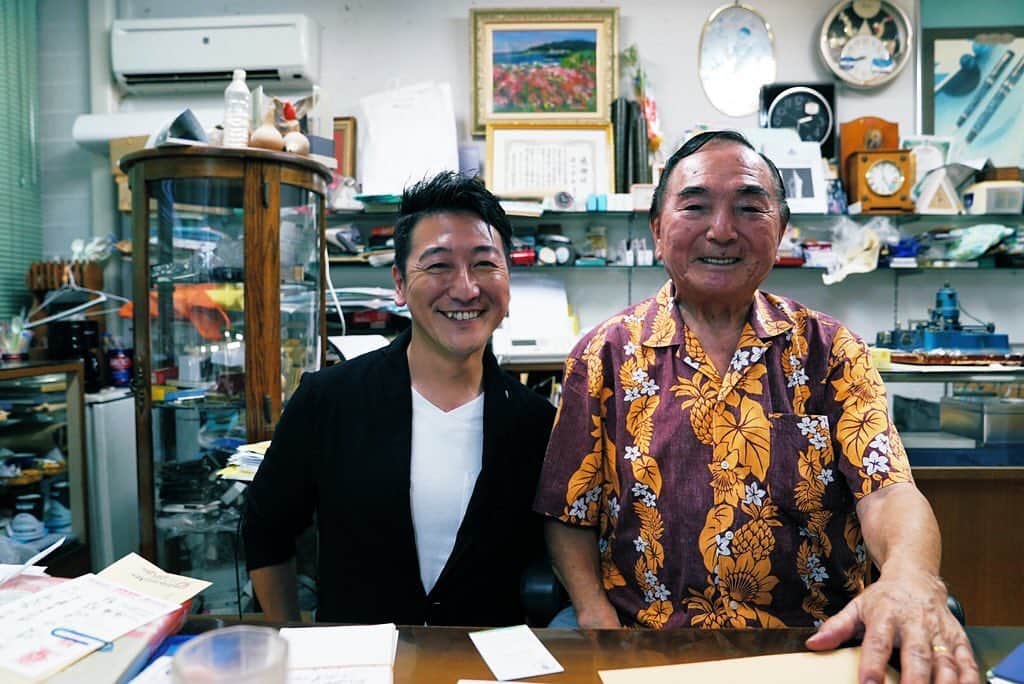 堀潤のインスタグラム：「#沖縄 #戦前から続く万年筆屋さん　#店主の渡口さんは僕の高校の先輩だということが発覚。そんなことあるぅっ？？？」