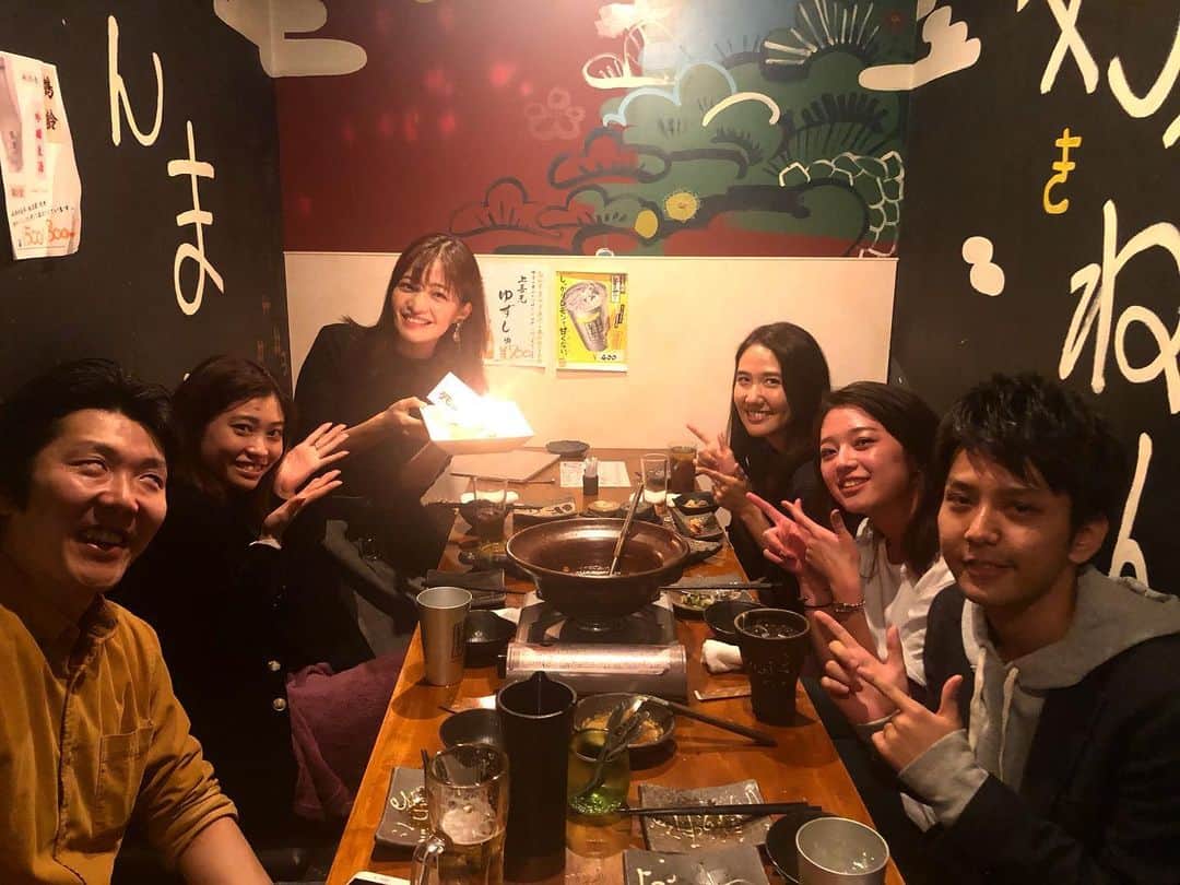 森田紗英さんのインスタグラム写真 - (森田紗英Instagram)「_ 久しぶりな人たちに 誕生日をお祝いしてもらいました🎂 _ 私が上京してきて 1番最初に東京に居場所を つくってくれた人たち。 一緒に働けて、本当に楽しかった！ 今はみんなバラバラになったけれど こうやって定期的に集まれるのも 最高、そして幸せ。 私を「タモさん」って呼ぶのは このメンバーだけ！😂 なんだかいろいろ懐かしくて 4年前に戻りたくなった！ _ ウェイトレス復活かなぁ〜笑 _ #バチェラー に映ってた飲食店で 一緒に働いていたメンバーでした🙆‍♀️笑 _ _ _ #サプライズ #お誕生日祝い #ありがとう #びっくり #27歳 #がんばります #🎂 #久しぶりに集まれた #仲良したち #また一緒に働きたい #gd #likes  #ootd #thankyou」10月21日 2時01分 - moricoff