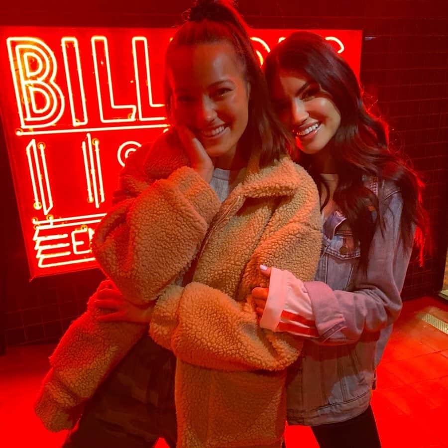 Keilani Asmusさんのインスタグラム写真 - (Keilani AsmusInstagram)「Just a couple of baby pool sharks」10月21日 2時02分 - keilanimalia