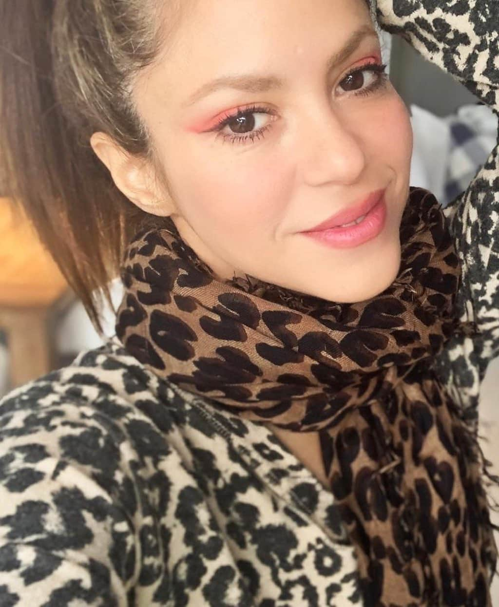 シャキーラさんのインスタグラム写真 - (シャキーラInstagram)「Trying my new fav thing, orange eyes!」10月21日 2時22分 - shakira