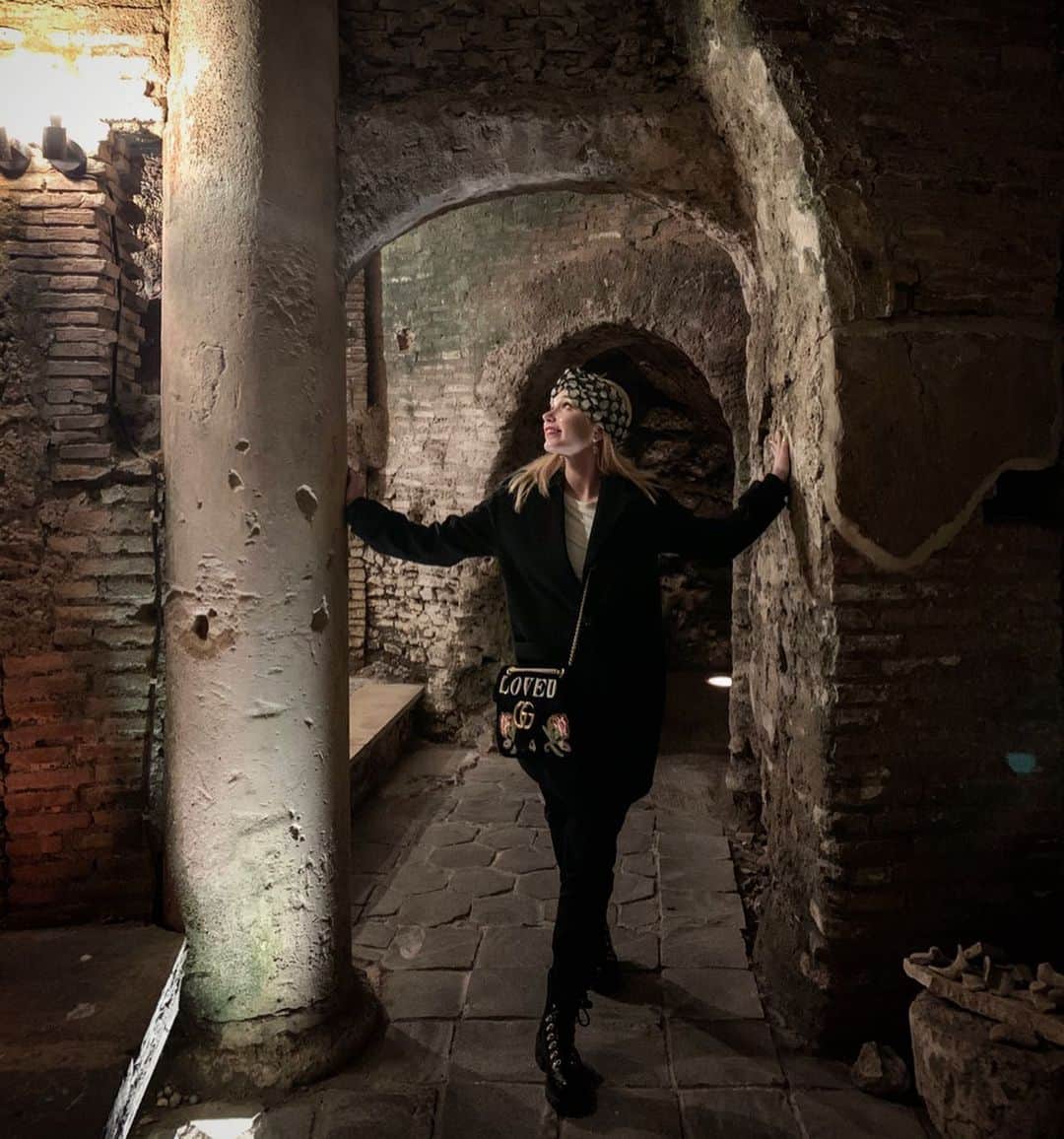 タイラー・ピアースのインスタグラム：「Exploring Roman ruins」