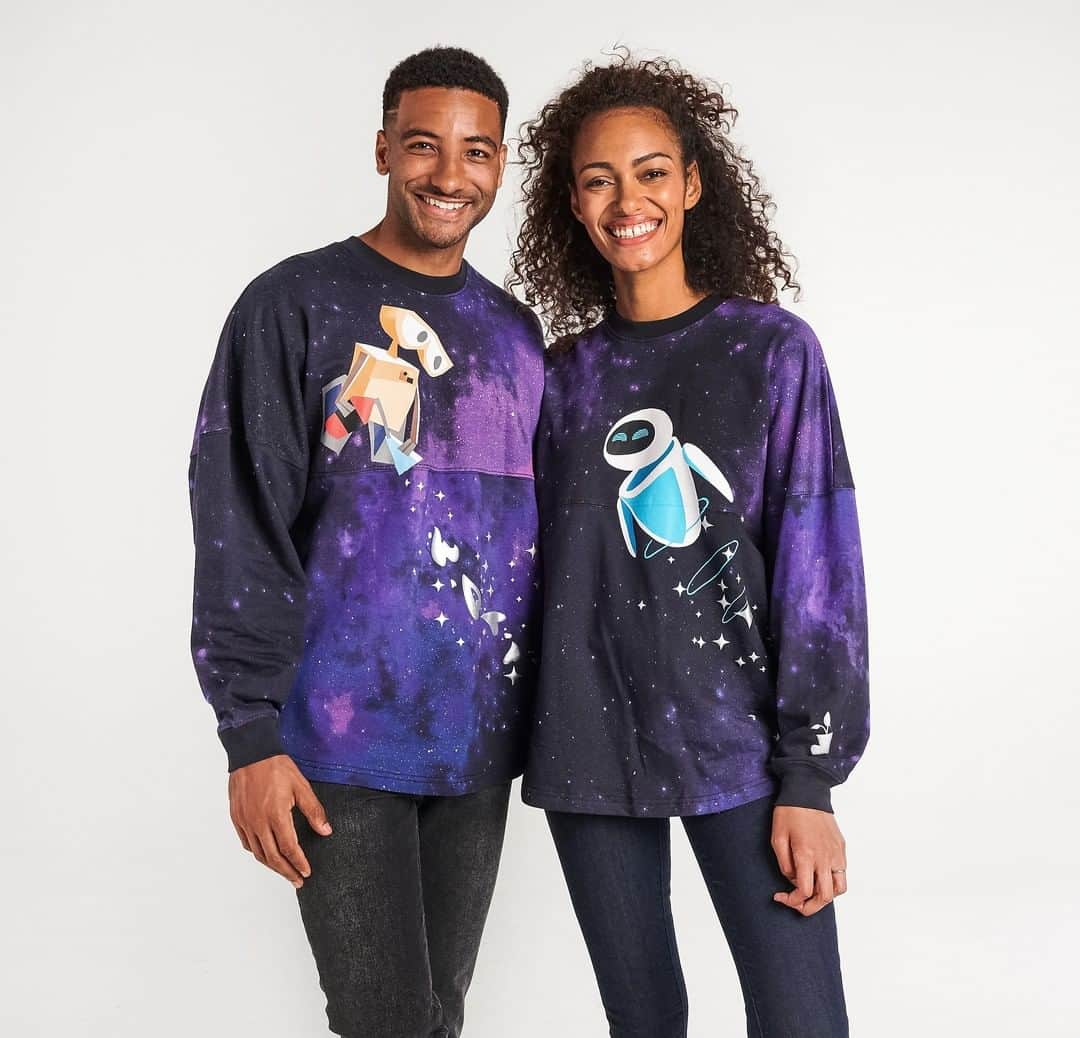 Disney Pixarさんのインスタグラム写真 - (Disney PixarInstagram)「Stellar looks are in store! These WALL•E and EVE spirit jerseys are the latest additions to the @ohmydisney collection from @shopDisney.」10月21日 4時00分 - pixar