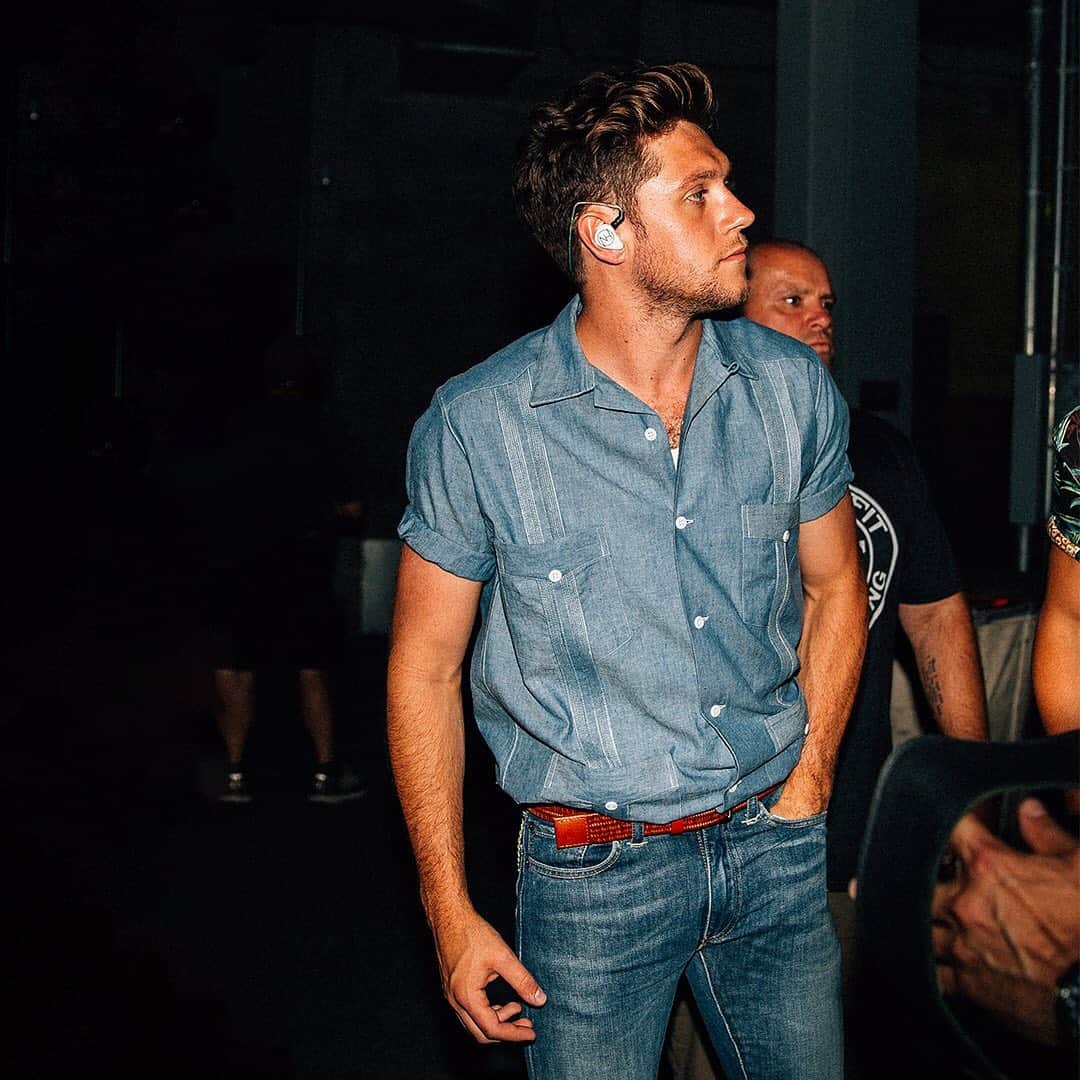 ナイル・ホーランさんのインスタグラム写真 - (ナイル・ホーランInstagram)「what an amazing experience ‘Flicker’ was. From writing those songs to performing them all over the world to you beautiful people. Thank you so much for taking my music under your wing and making it your own. On to the next chapter.」10月21日 4時01分 - niallhoran
