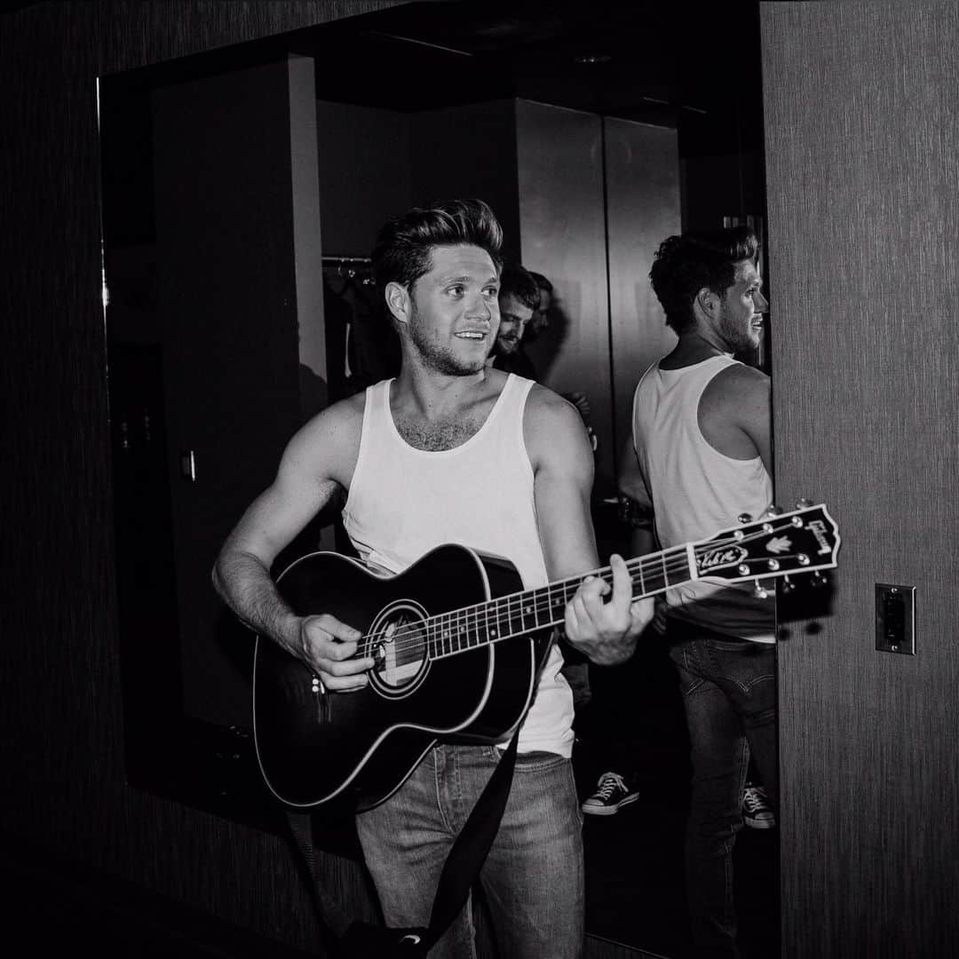 ナイル・ホーランさんのインスタグラム写真 - (ナイル・ホーランInstagram)「what an amazing experience ‘Flicker’ was. From writing those songs to performing them all over the world to you beautiful people. Thank you so much for taking my music under your wing and making it your own. On to the next chapter.」10月21日 4時01分 - niallhoran
