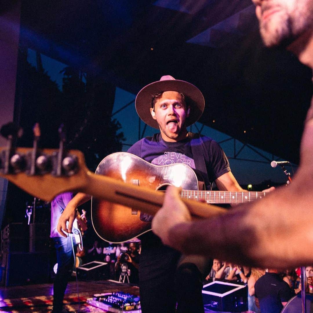 ナイル・ホーランのインスタグラム：「what an amazing experience ‘Flicker’ was. From writing those songs to performing them all over the world to you beautiful people. Thank you so much for taking my music under your wing and making it your own. On to the next chapter.」