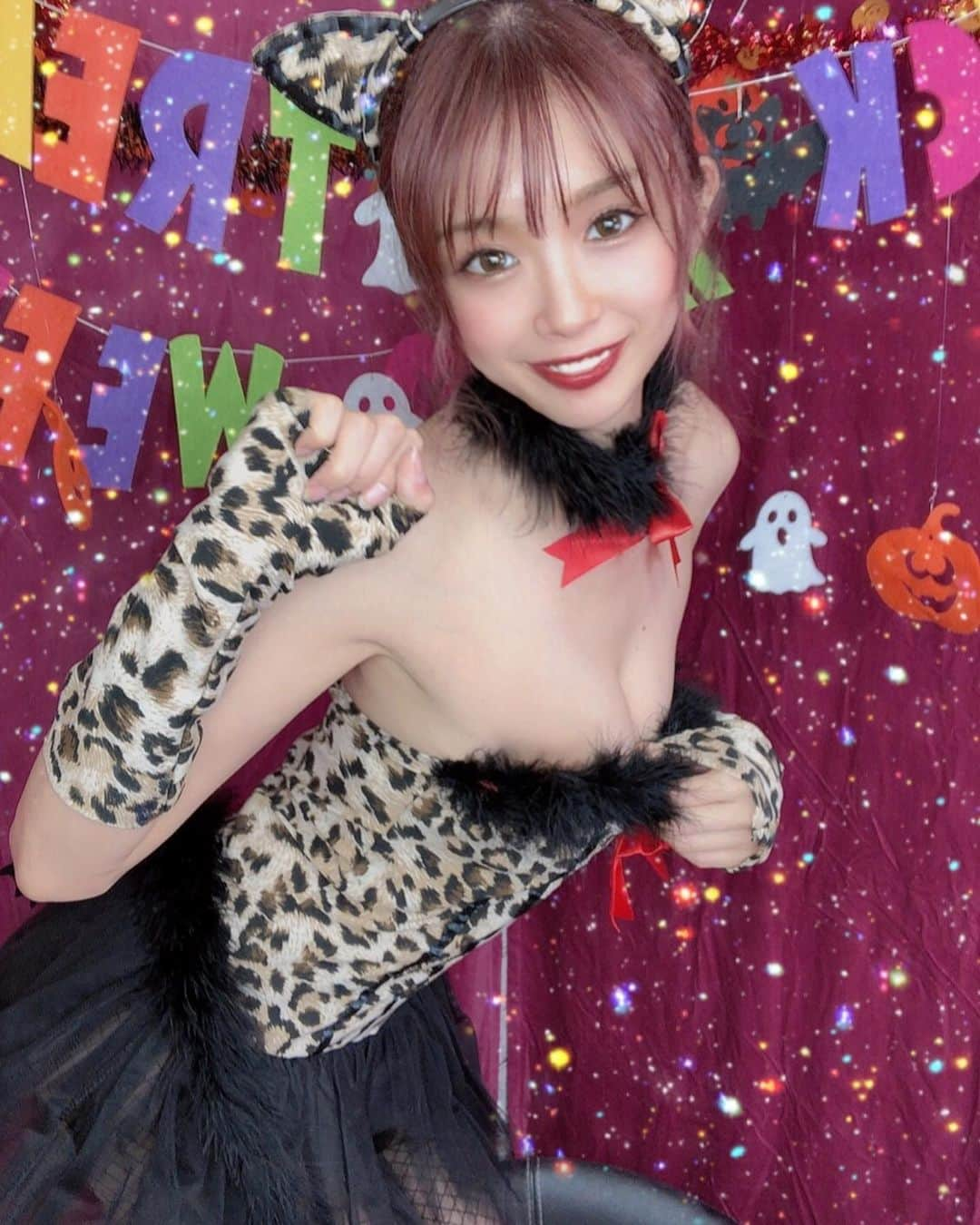 三宿菜々さんのインスタグラム写真 - (三宿菜々Instagram)「ひと足お先にハピハロ🎃💜🐆 いろいろ着れた〜！第一弾🥳 #Halloween #halloweencostume」10月21日 4時34分 - mishuku_nana