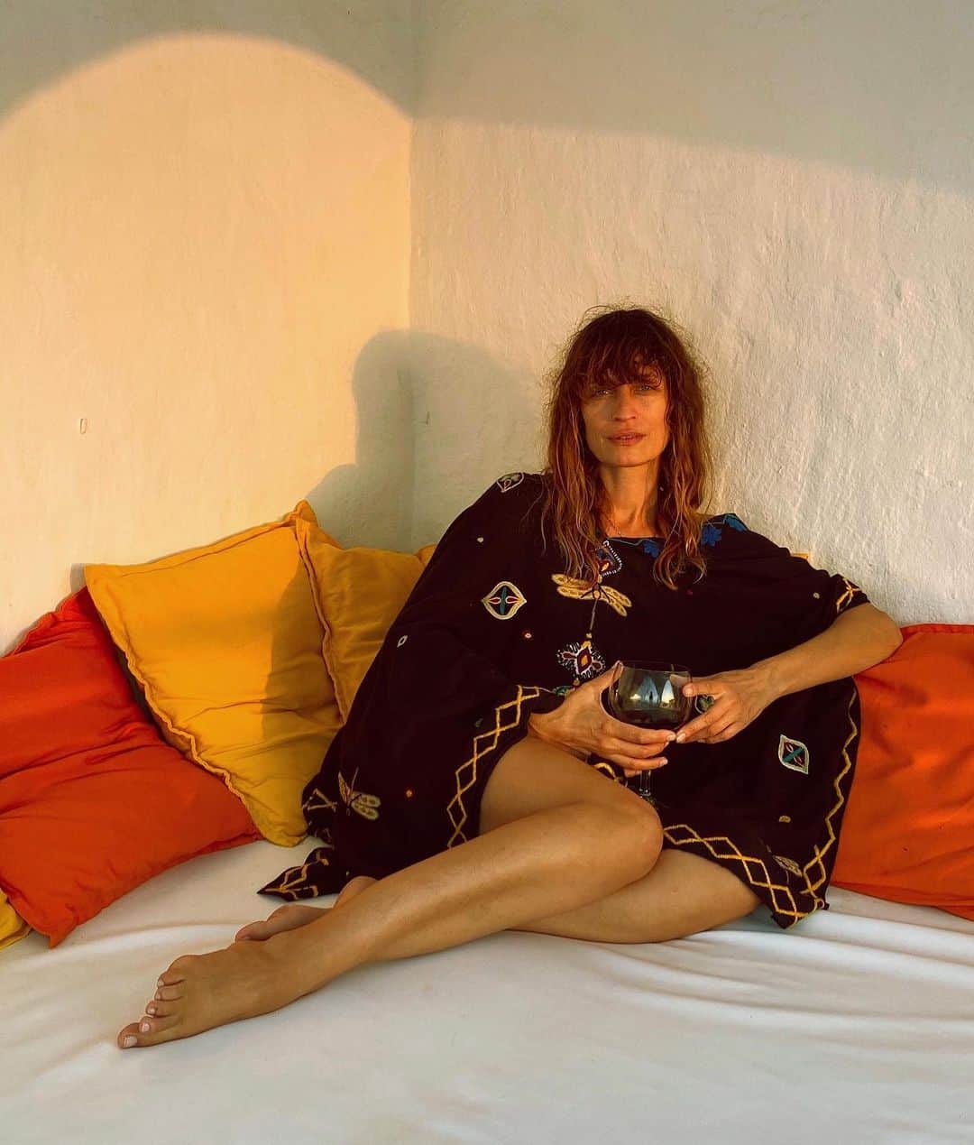 カロリーヌ・ド・メグレのインスタグラム：「Hammamet at @alexestilles 🍷🇹🇳❤️ @saifoo7 #cometotunisia」
