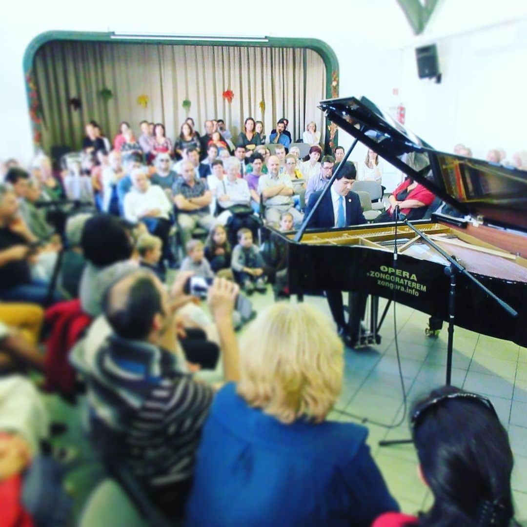 金子三勇士さんのインスタグラム写真 - (金子三勇士Instagram)「Thank you, Kismaros! Special thanks to @operazongoraterem #SteinwayBudapest for the wonderful #Steinway B model! #Kismaros #Hungary #Charityconcert #Concert #Piano #Pianist #SteinwayArtist #MiyujiKaneko #japanhungary150 #Honorarycitizen @steinwayandsons #スタインウェイ #キシュマロシュ #ハンガリー #チャリティーコンサート #完売御礼 #ピアノリサイタル #ピアノ #ピアニスト #スタインウェイアーティスト #金子三勇士 #日本ハンガリー外交関係開設150周年」10月21日 5時56分 - miyujikaneko_official