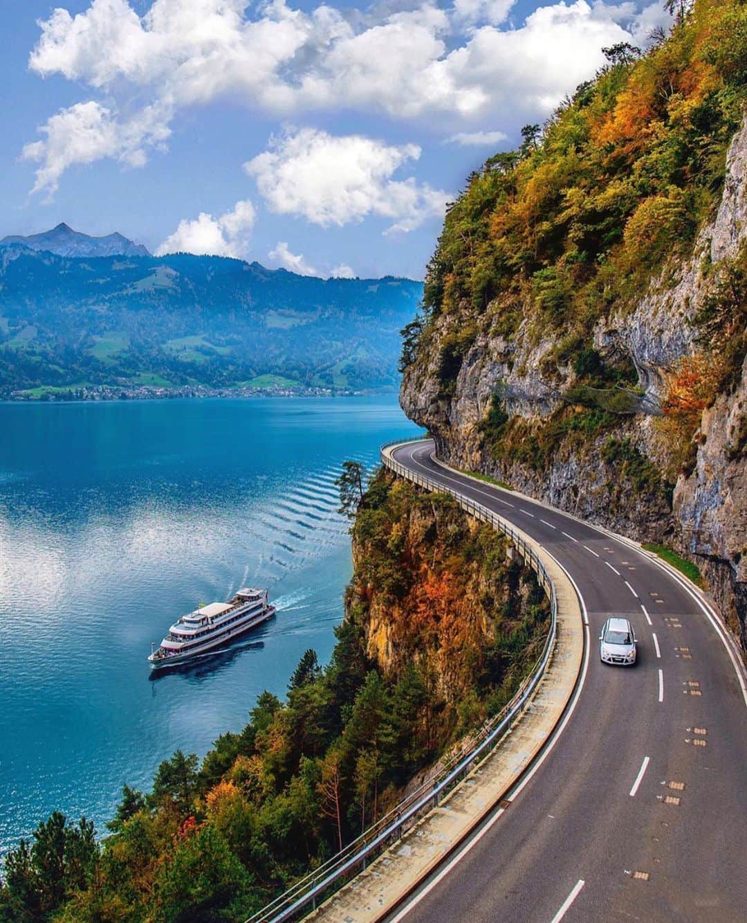 Wonderful Placesさんのインスタグラム写真 - (Wonderful PlacesInstagram)「Fall in Switzerland with  @myinterlaken  @myswitzerland ✨🍁🍁🍁✨ Which one is your favorite shot? . Pics by @cbezerraphotos #interlaken #inlovewithswitzerland」10月21日 6時03分 - wonderful_places