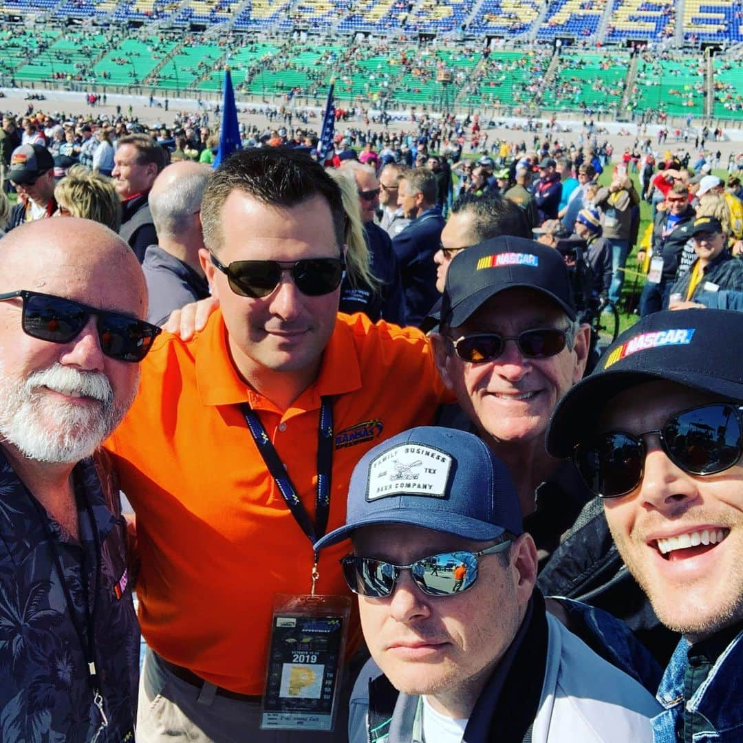 ジェンセン・アクレスさんのインスタグラム写真 - (ジェンセン・アクレスInstagram)「Just another day at the track.  No biggie. Thank you @nascar and @kansasspeedway for a fantastic experience.  You guys sure do know how to put on a show and entertain a crowd.  Epic day.」10月21日 6時09分 - jensenackles